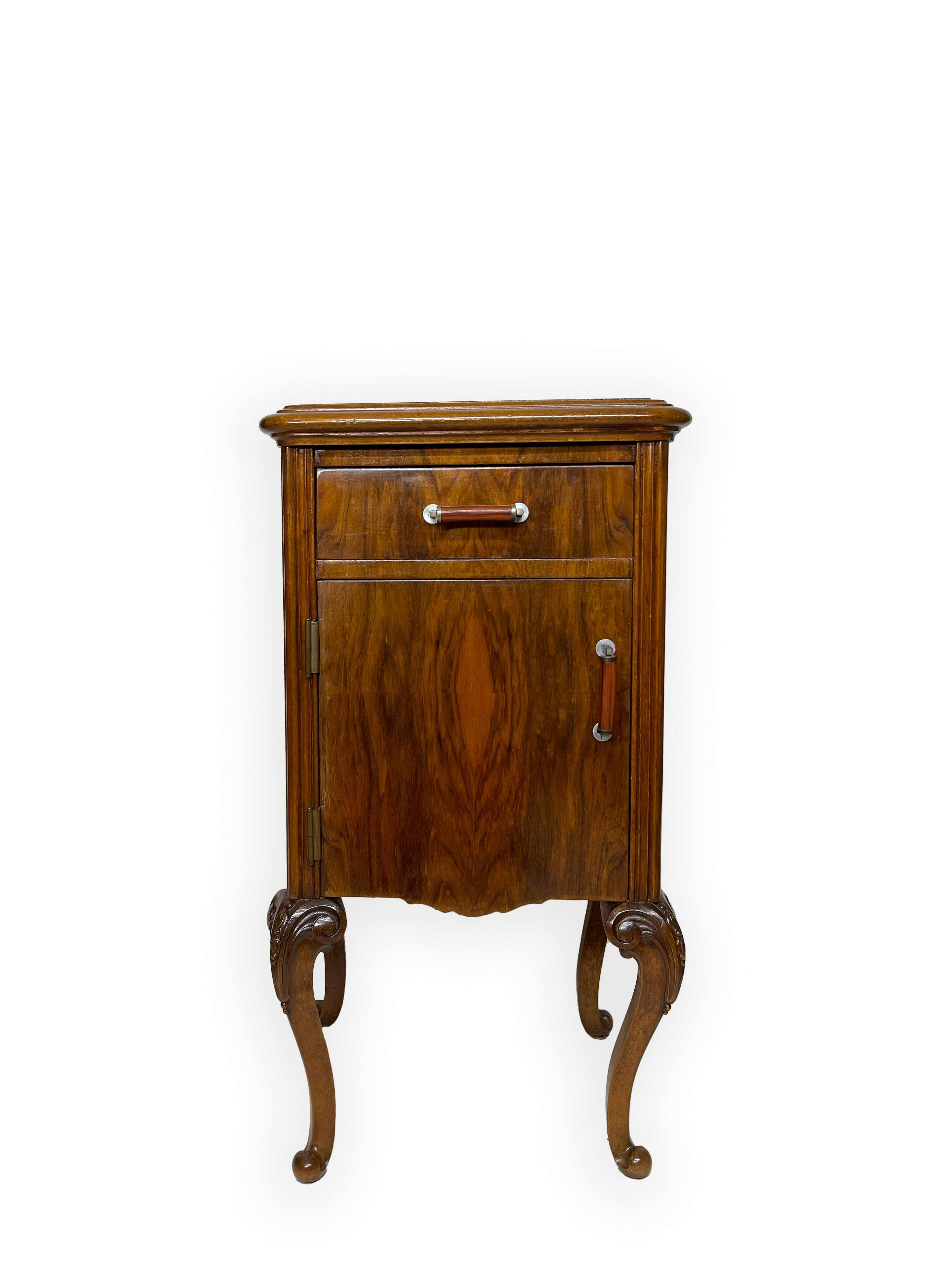 Tables de chevet italiennes en noyer, années 1930/1940