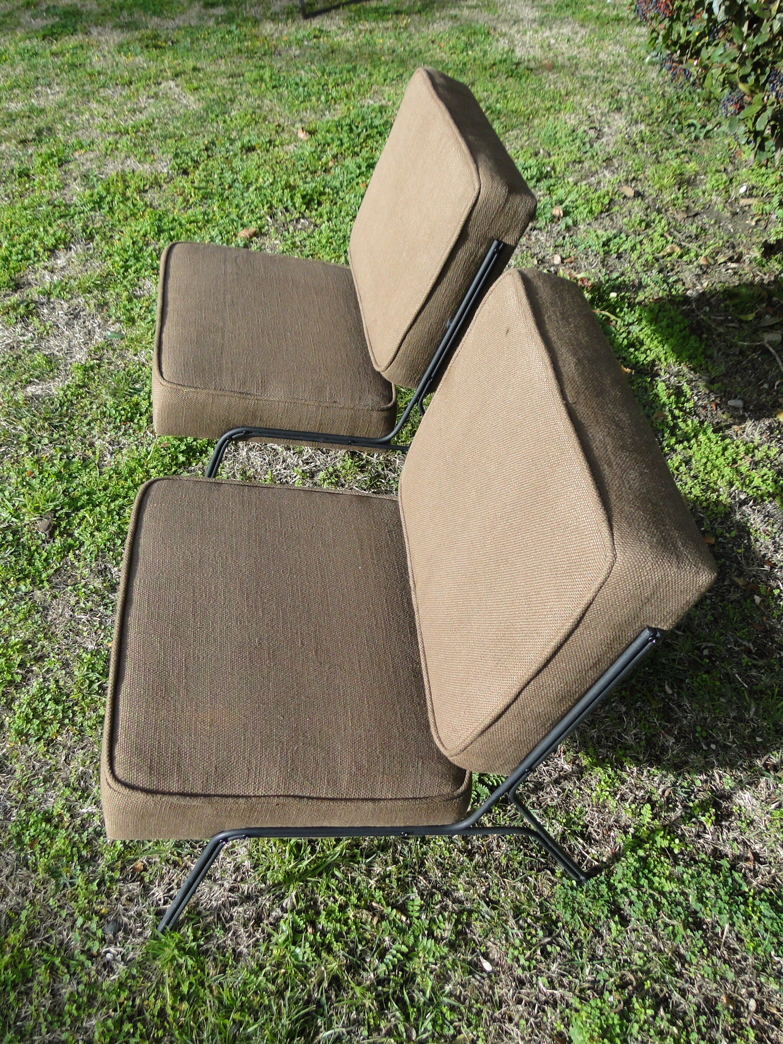Paire de chauffeuses fauteuils en tissu marron