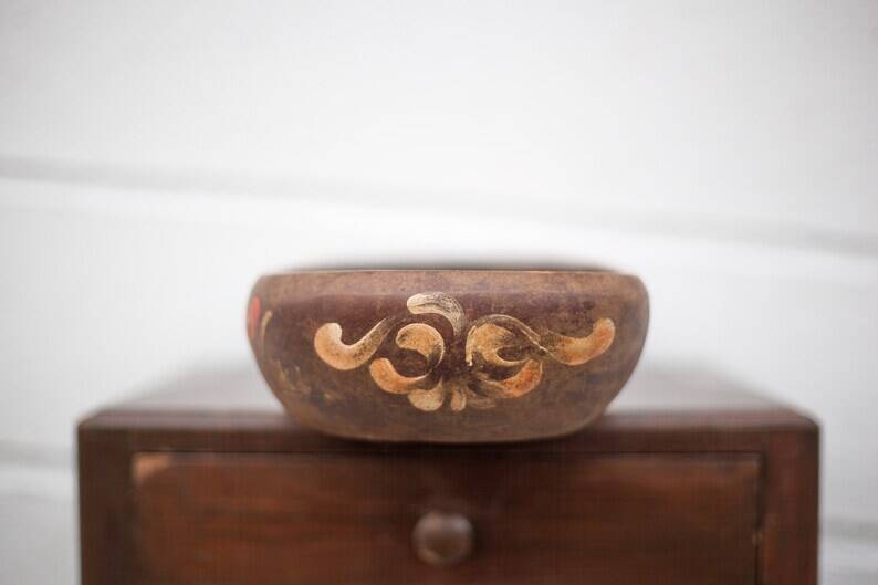 Vintage wooden basket, wooden basket with flower patterns, hand painted signed, kitchen, fruit bowl