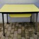 Table en formica jaune 60