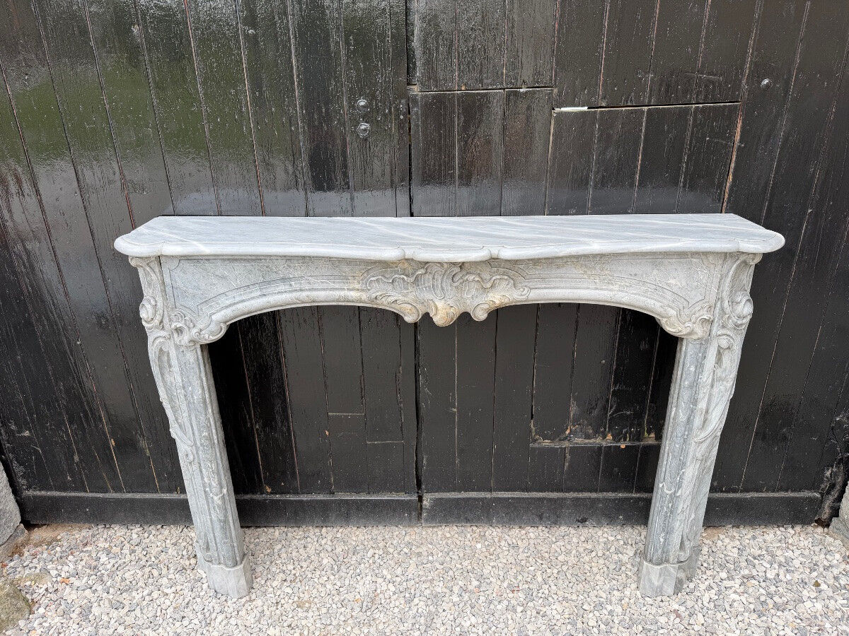 Louis XV fireplace in blue Turquin marble, 18th century.