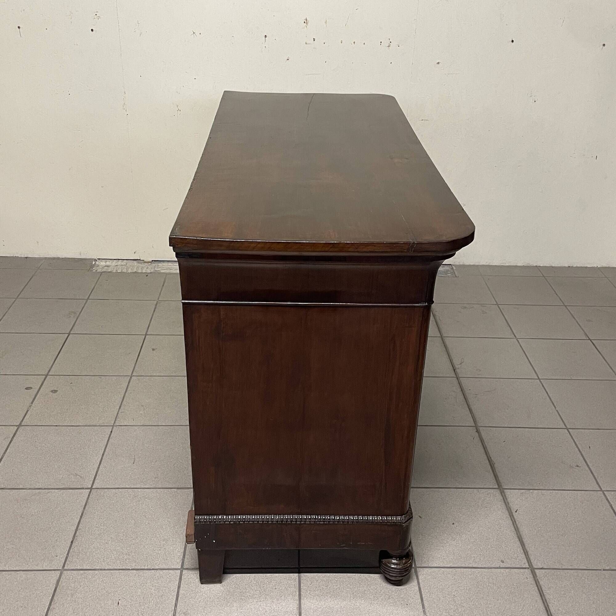 Commode italienne Carlo X datant du 19ème siècle.
