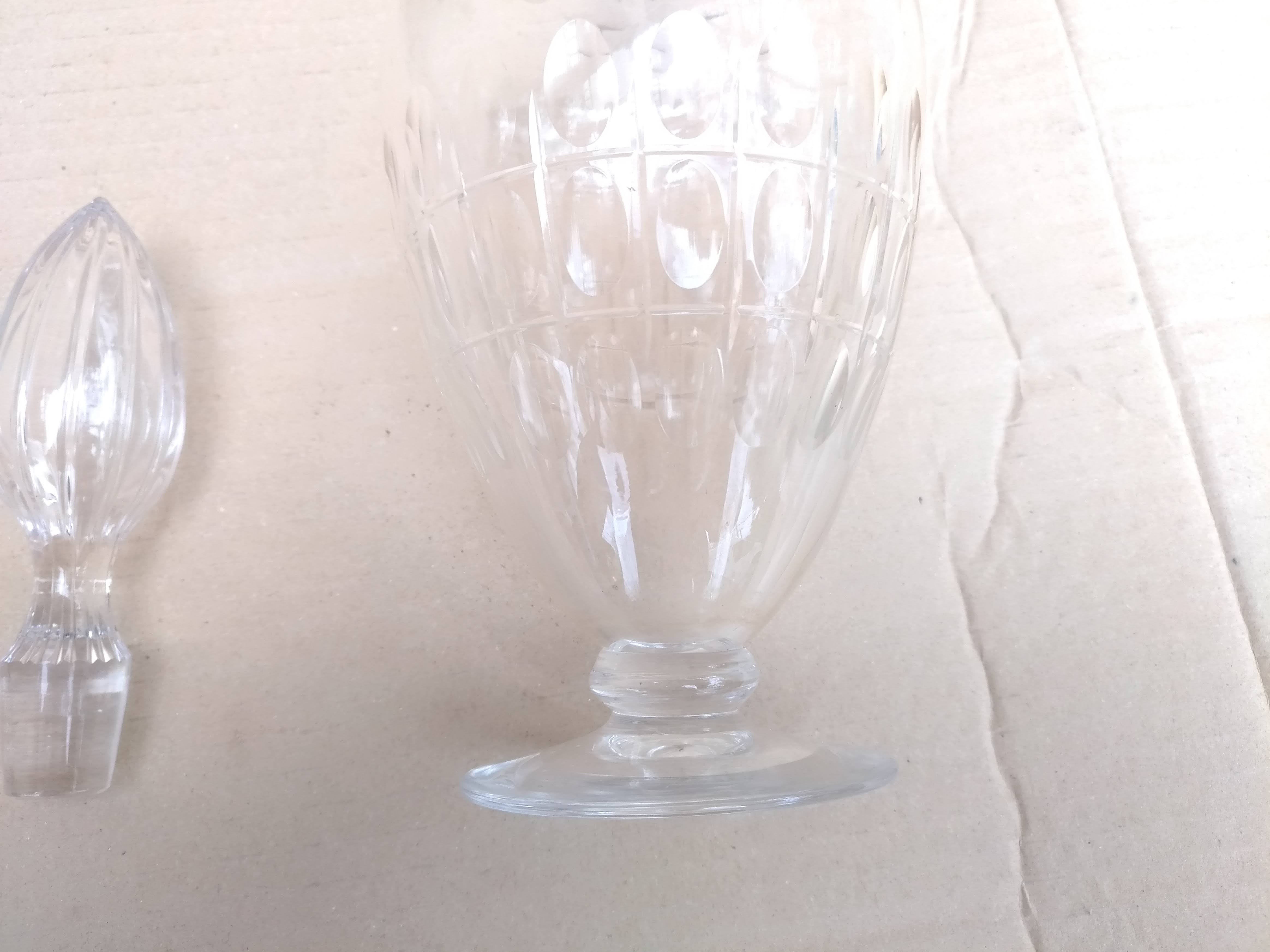 Carafe in chiseled glass