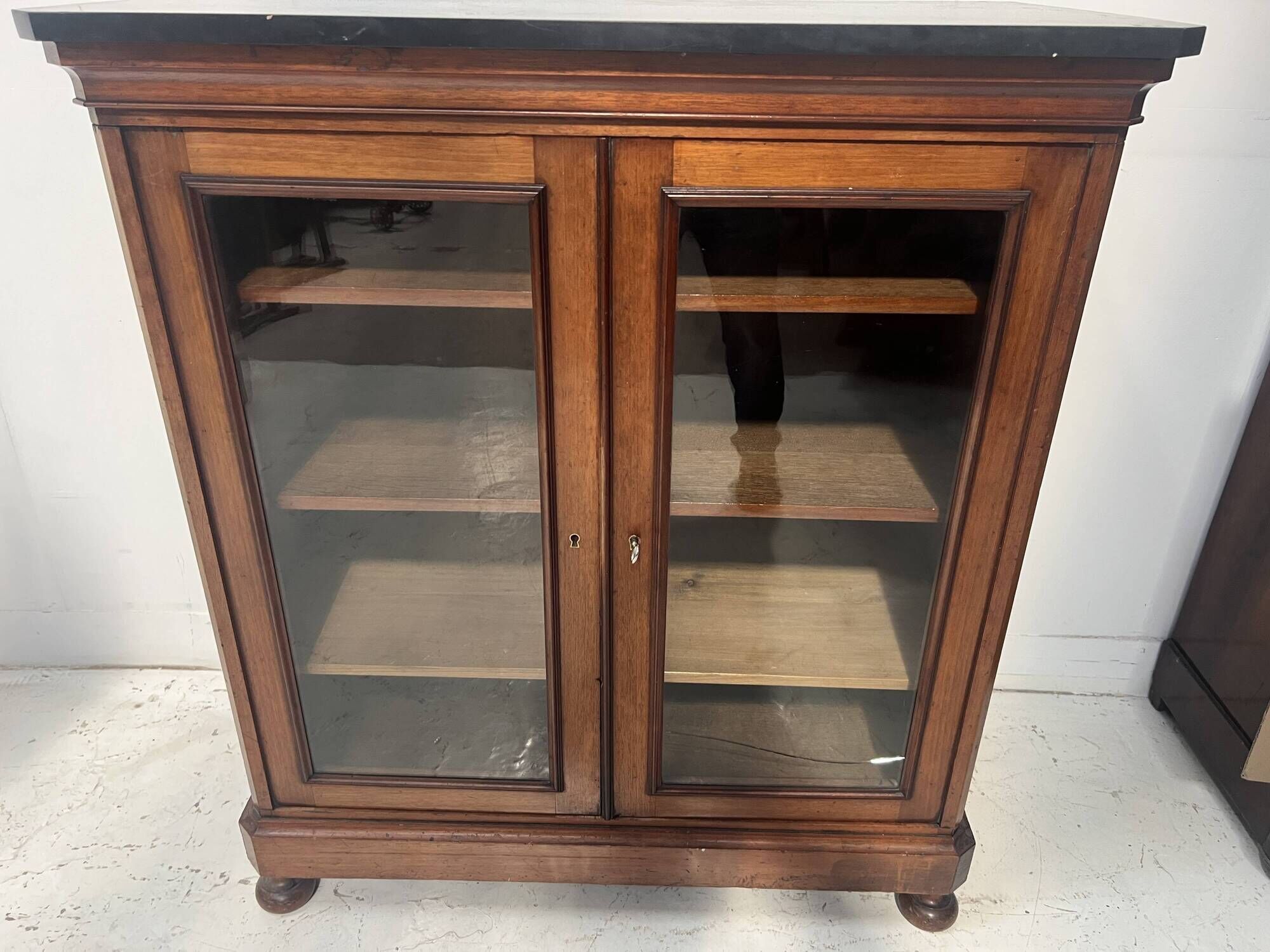 Display cabinet at counter height in mahogany and veneer, 19th century.