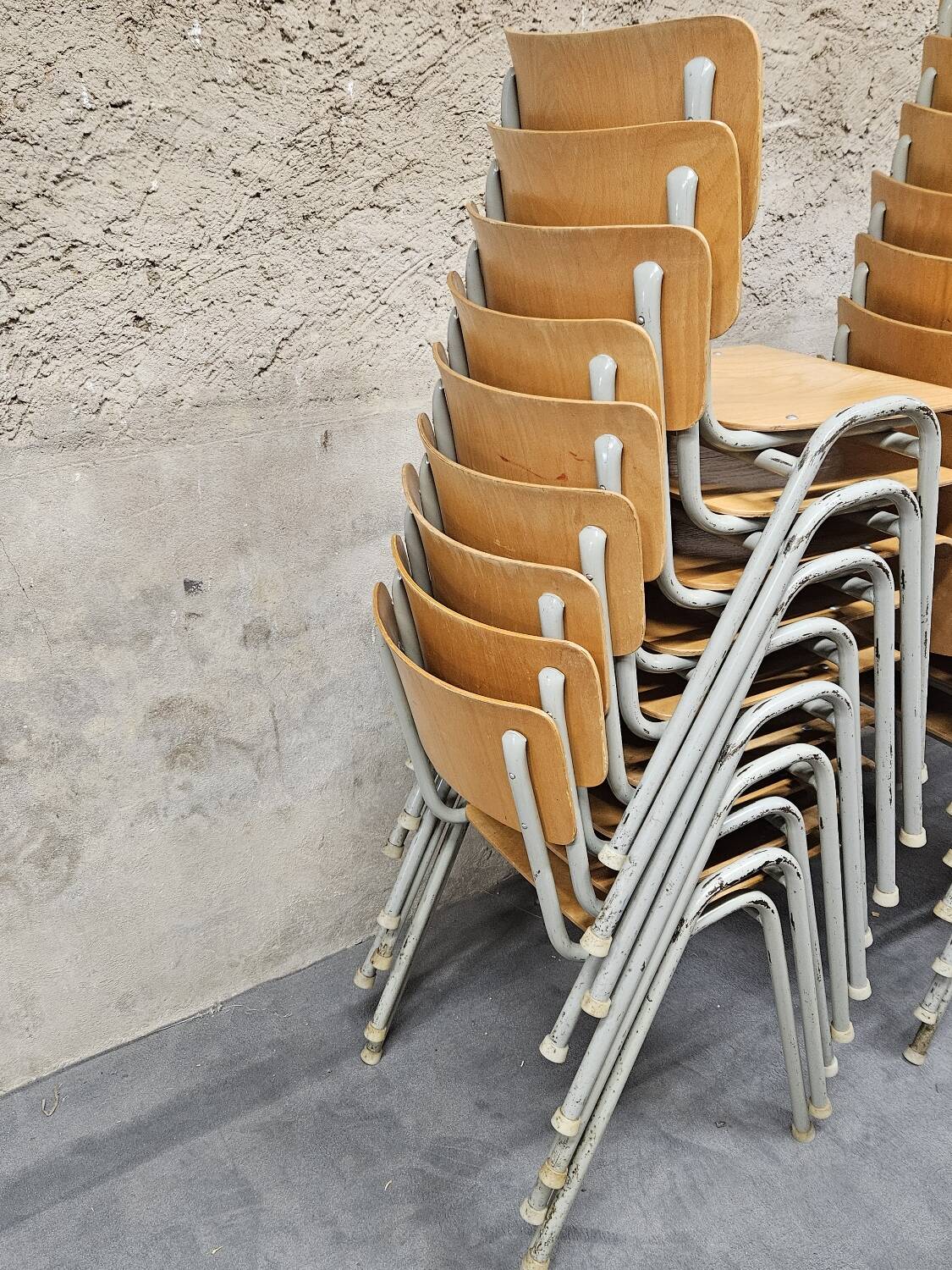 Lot of 18 vintage stackable bistro chairs 1970