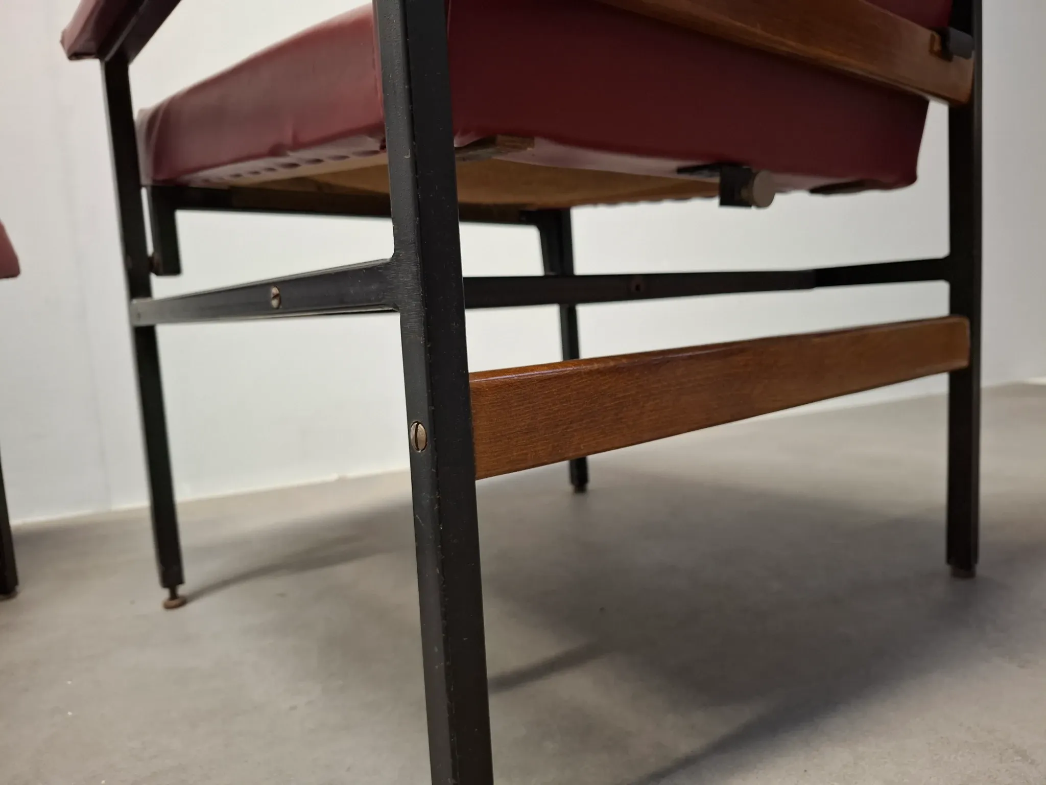 Ensemble de 3 fauteuils rouges de style mid-century moderne, Tchécoslovaquie, années 1970.
