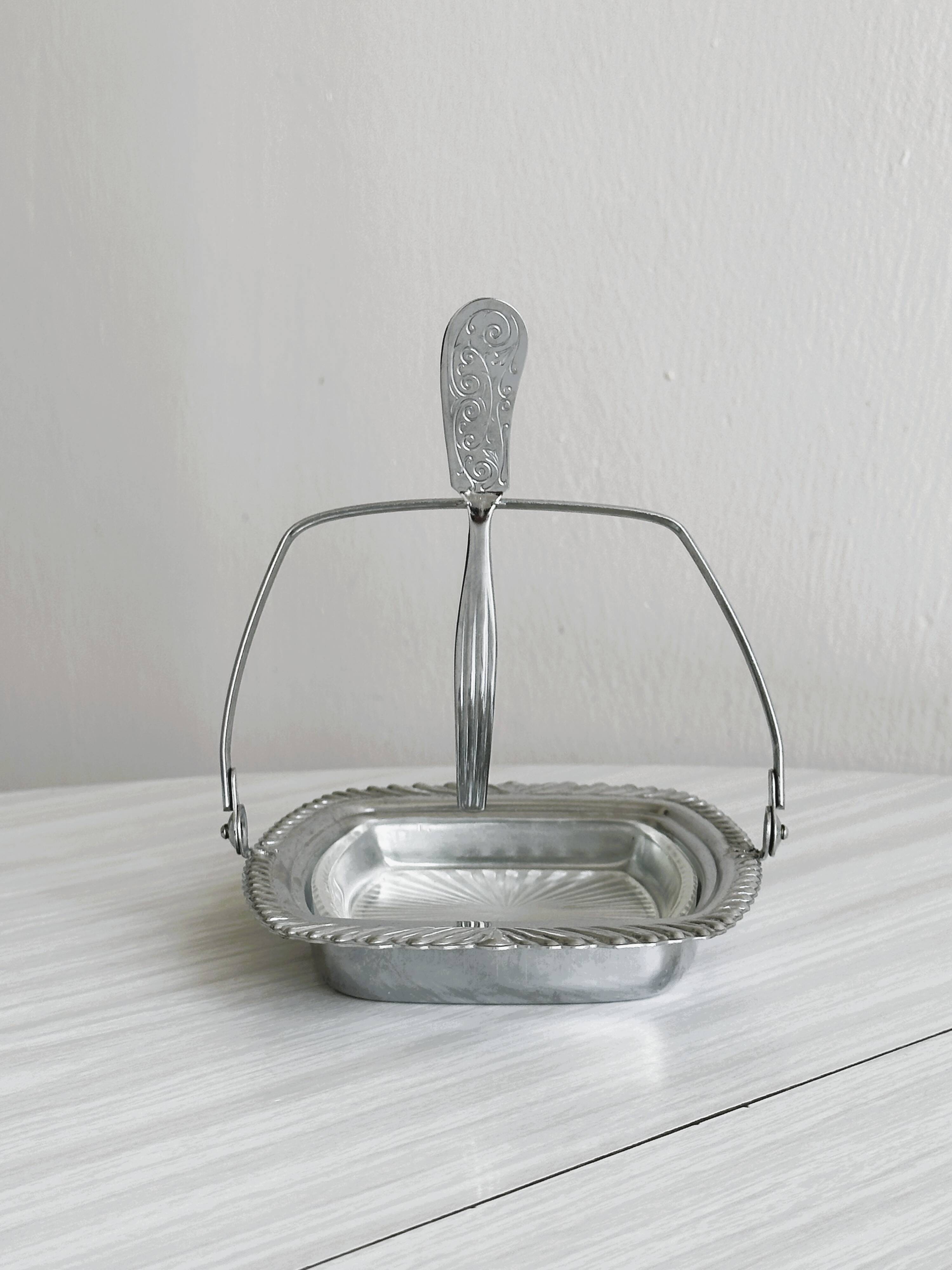 Antique butter or jam dish in silver-plated metal and chiseled glass