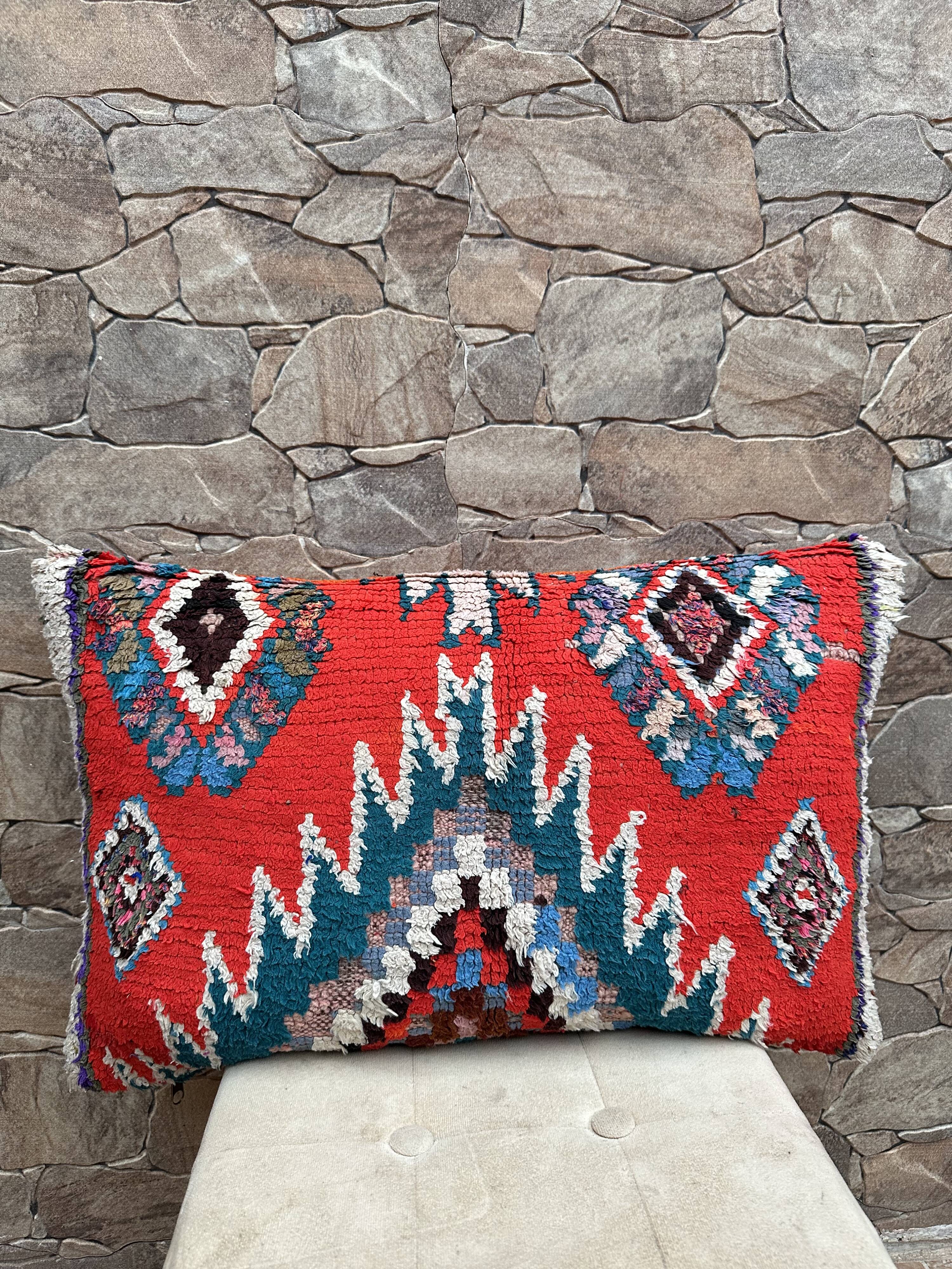 Vintage Berber Kilim cushion cover: Moroccan wool cushion