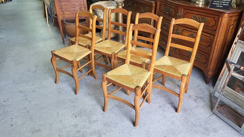 SET OF 6 DINING ROOM OR KITCHEN CHAIRS IN RESTAURANT STYLE IN WALNUT