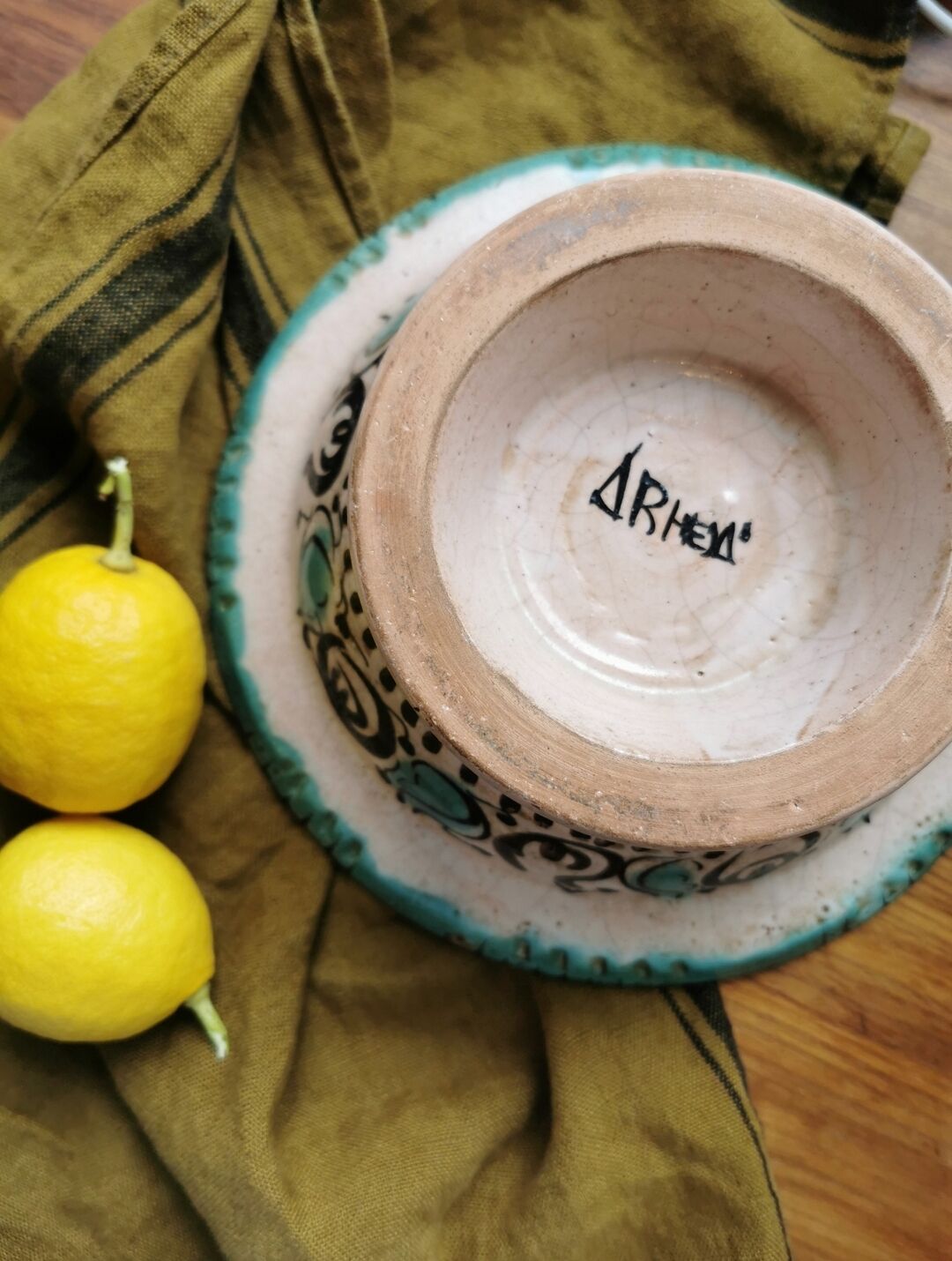 Artisanal hollow dish