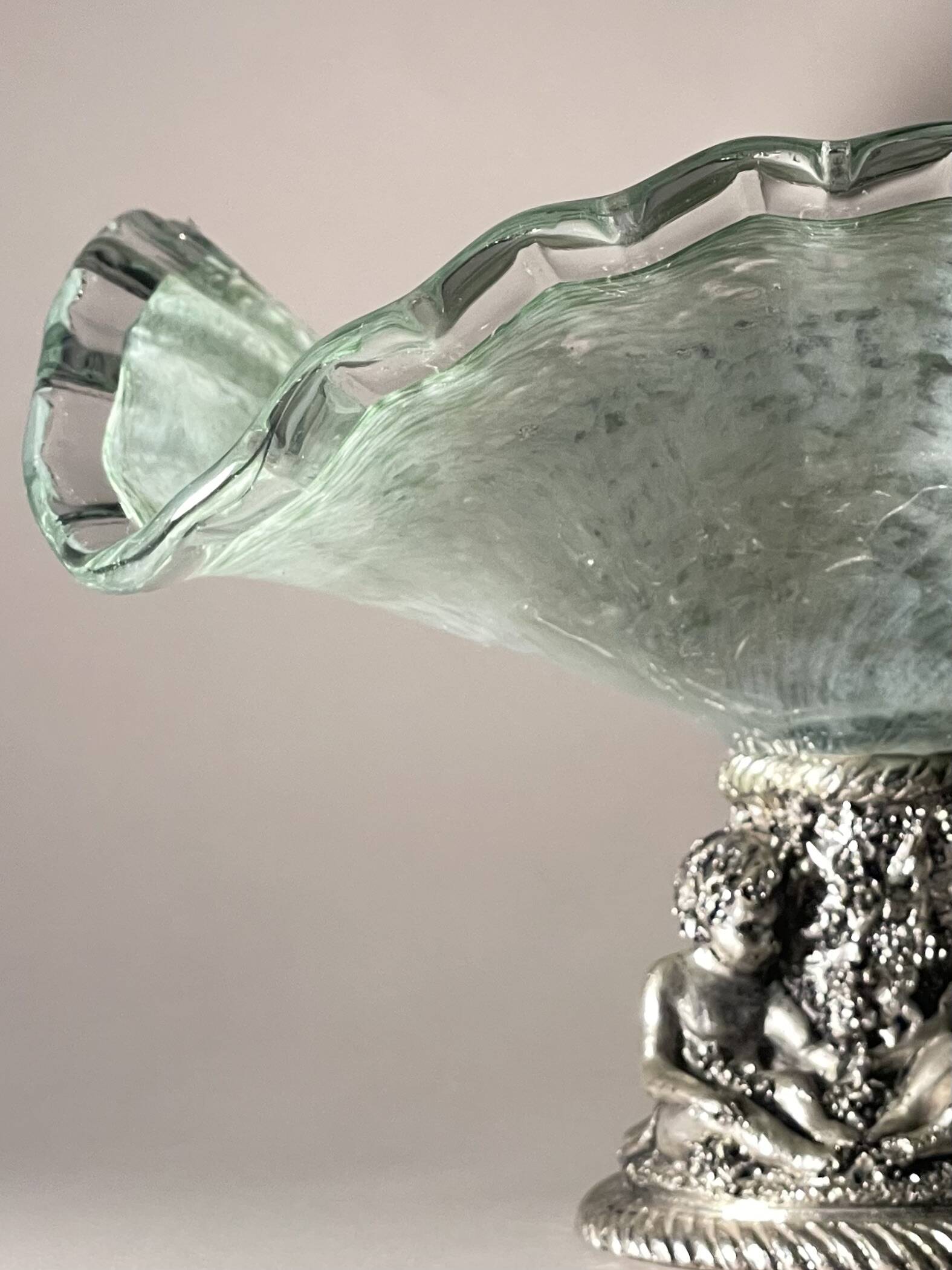 Centrepiece bowl LA MERIDIANA in blown glass on a silver pedestal.