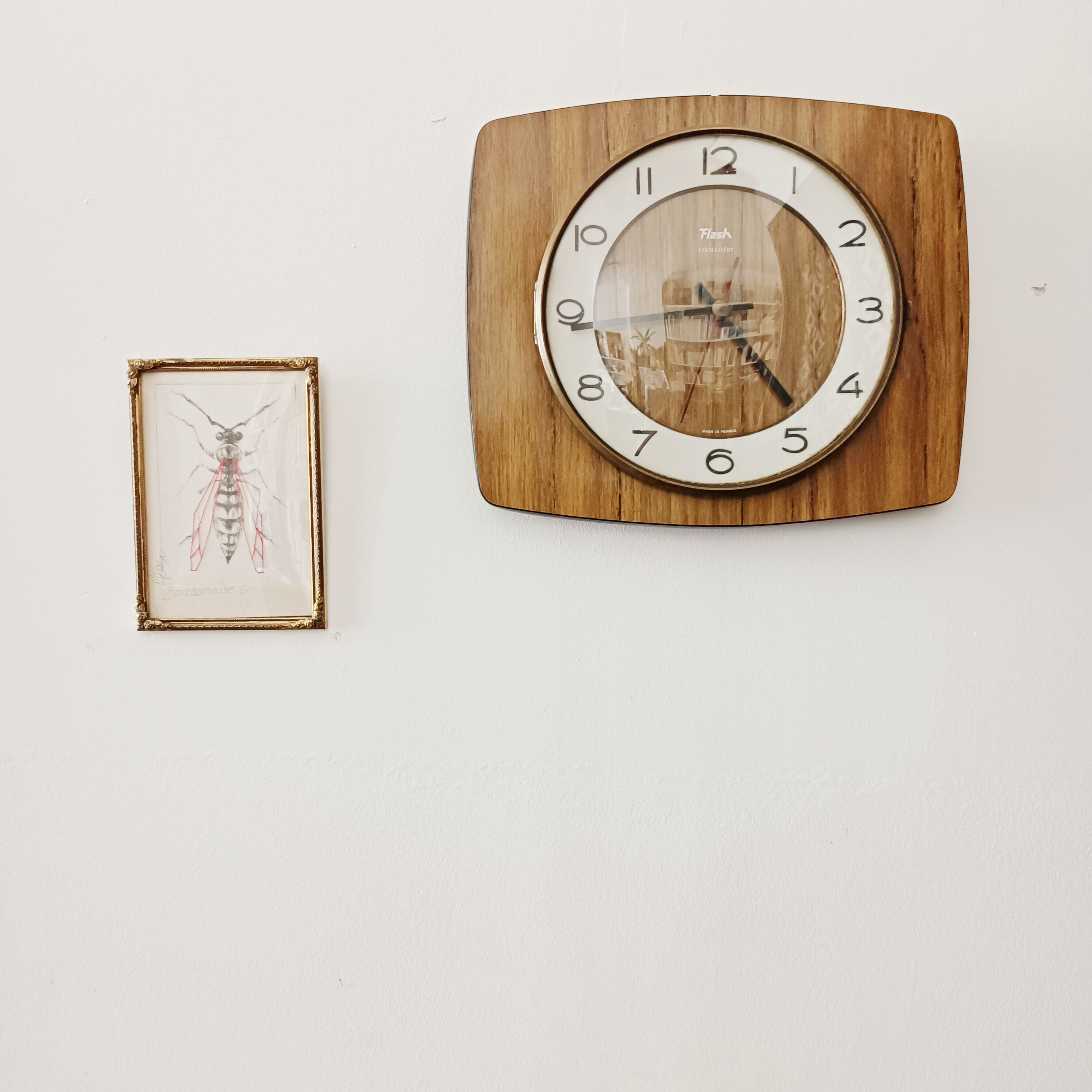 Flash clock transistor in formica