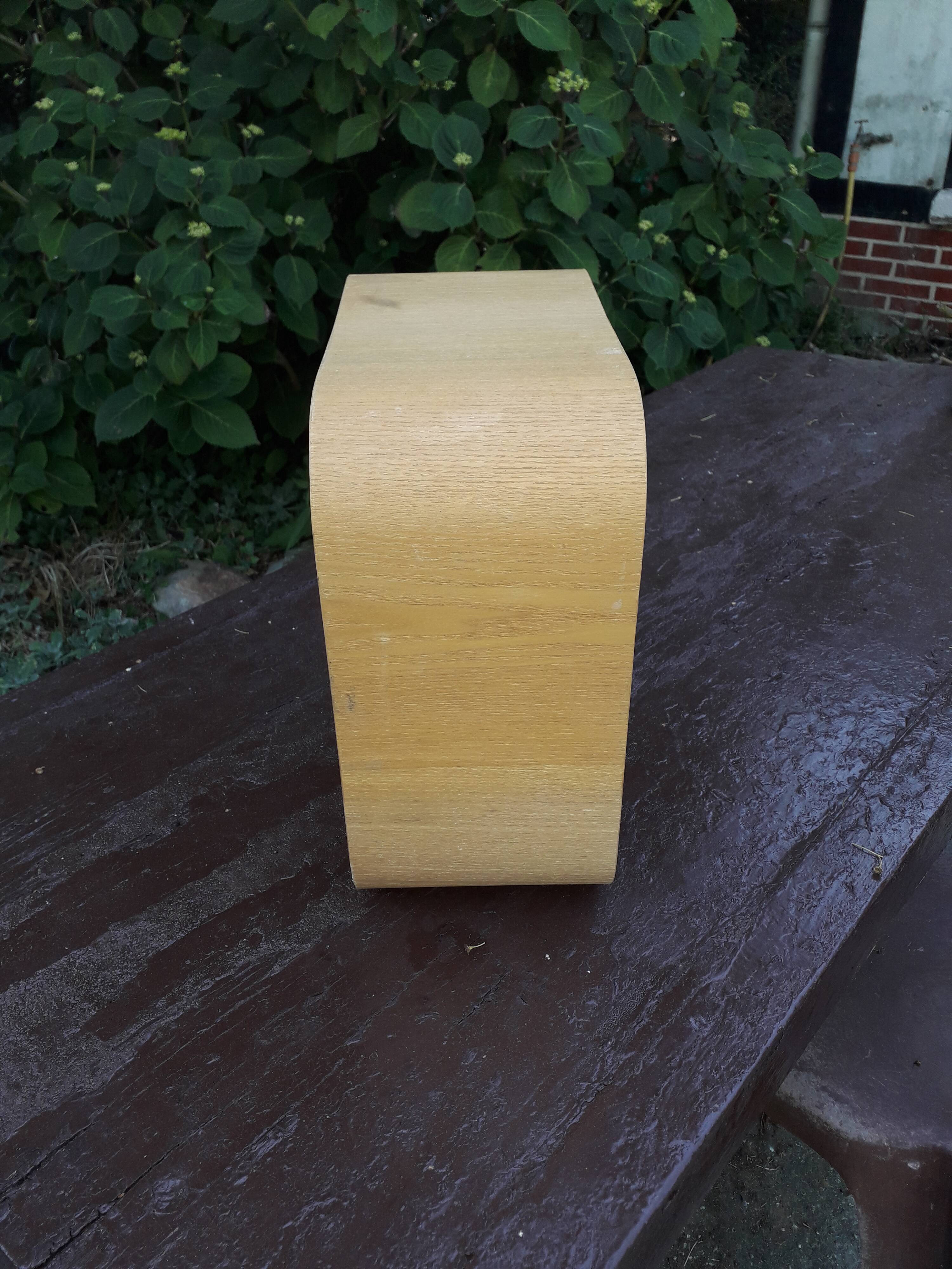 3 wall shelves gigognes