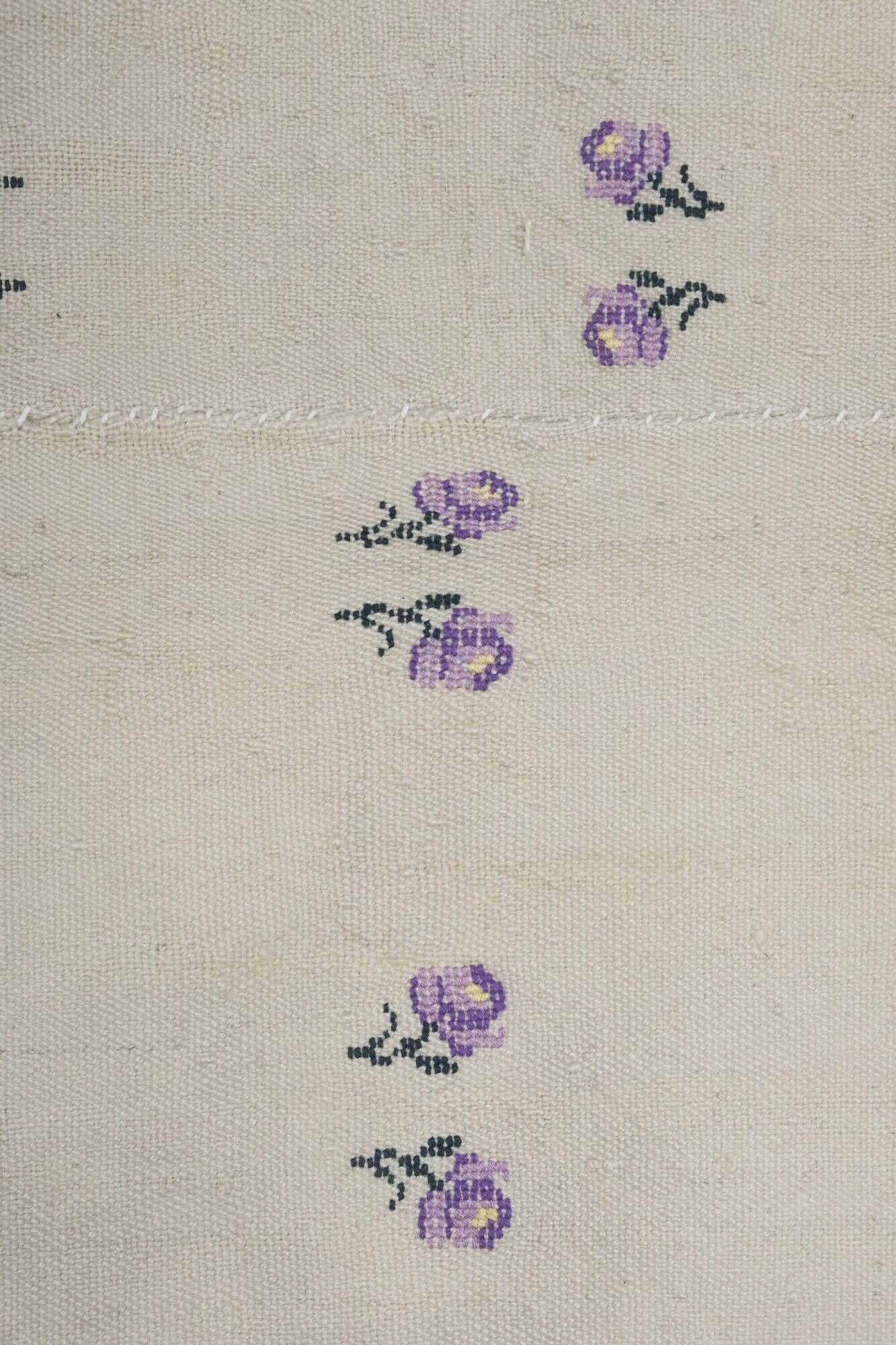 Vintage Turkish kilim, handwoven, 119x162 cm.