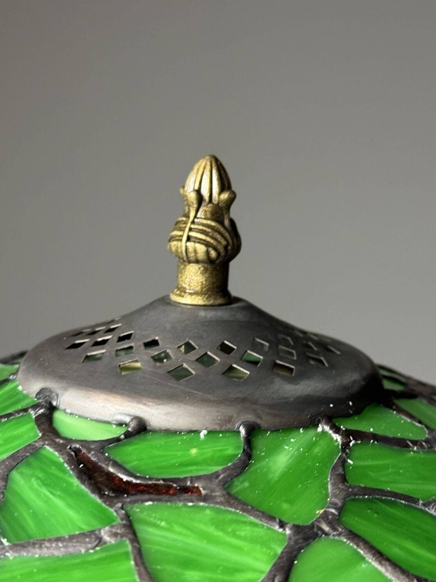 Tiffany style table lamp green