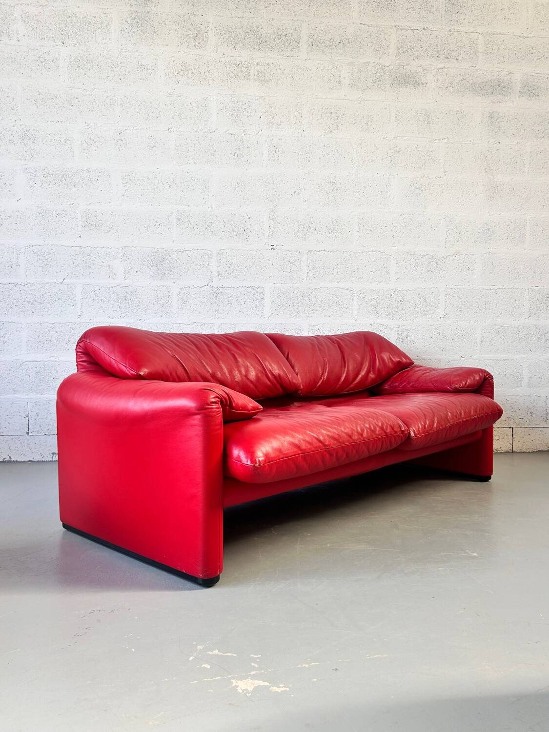 Cassina Maralunga 2-seater leather sofa