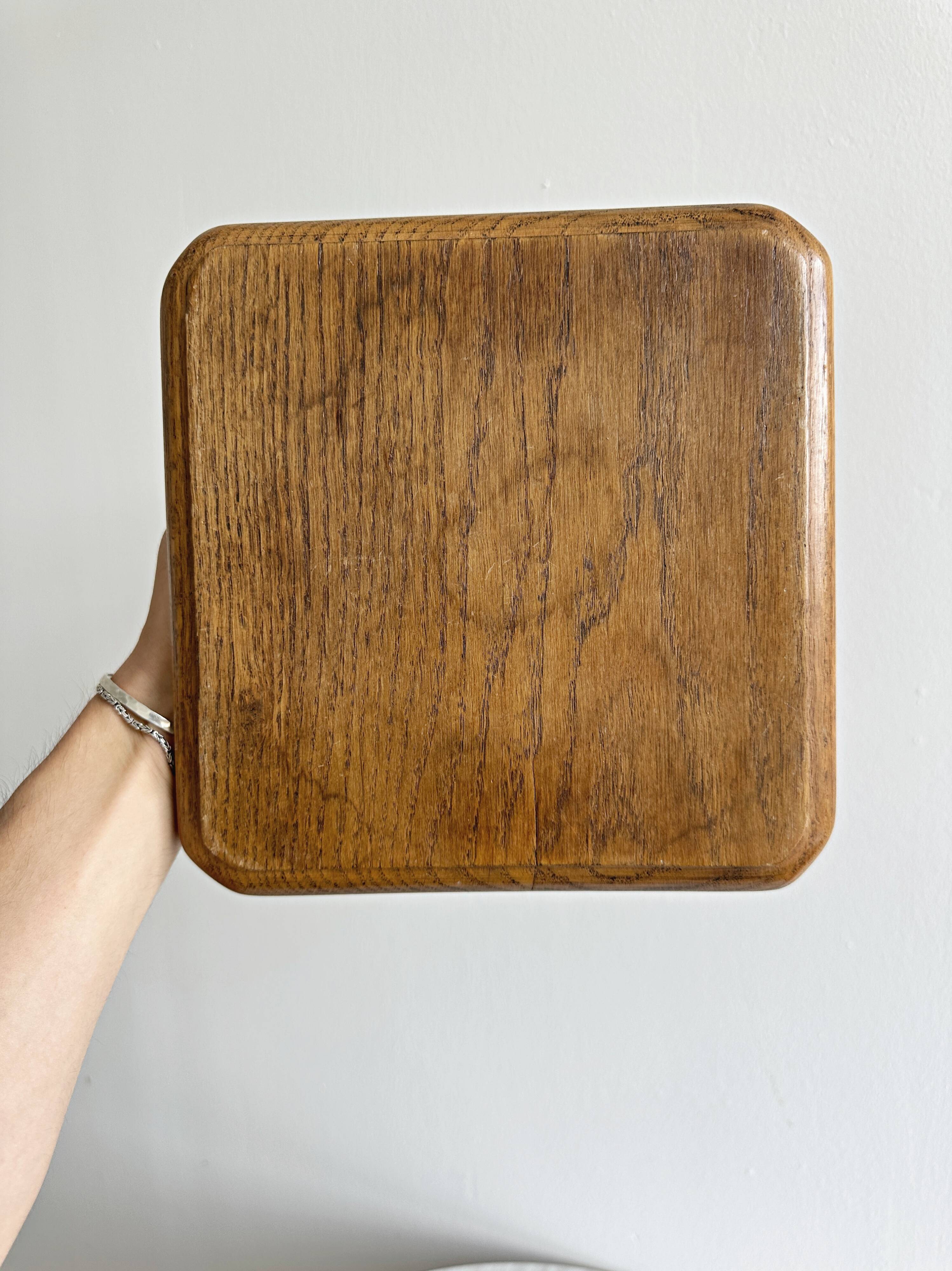 Tabouret carré ancien en bois massif