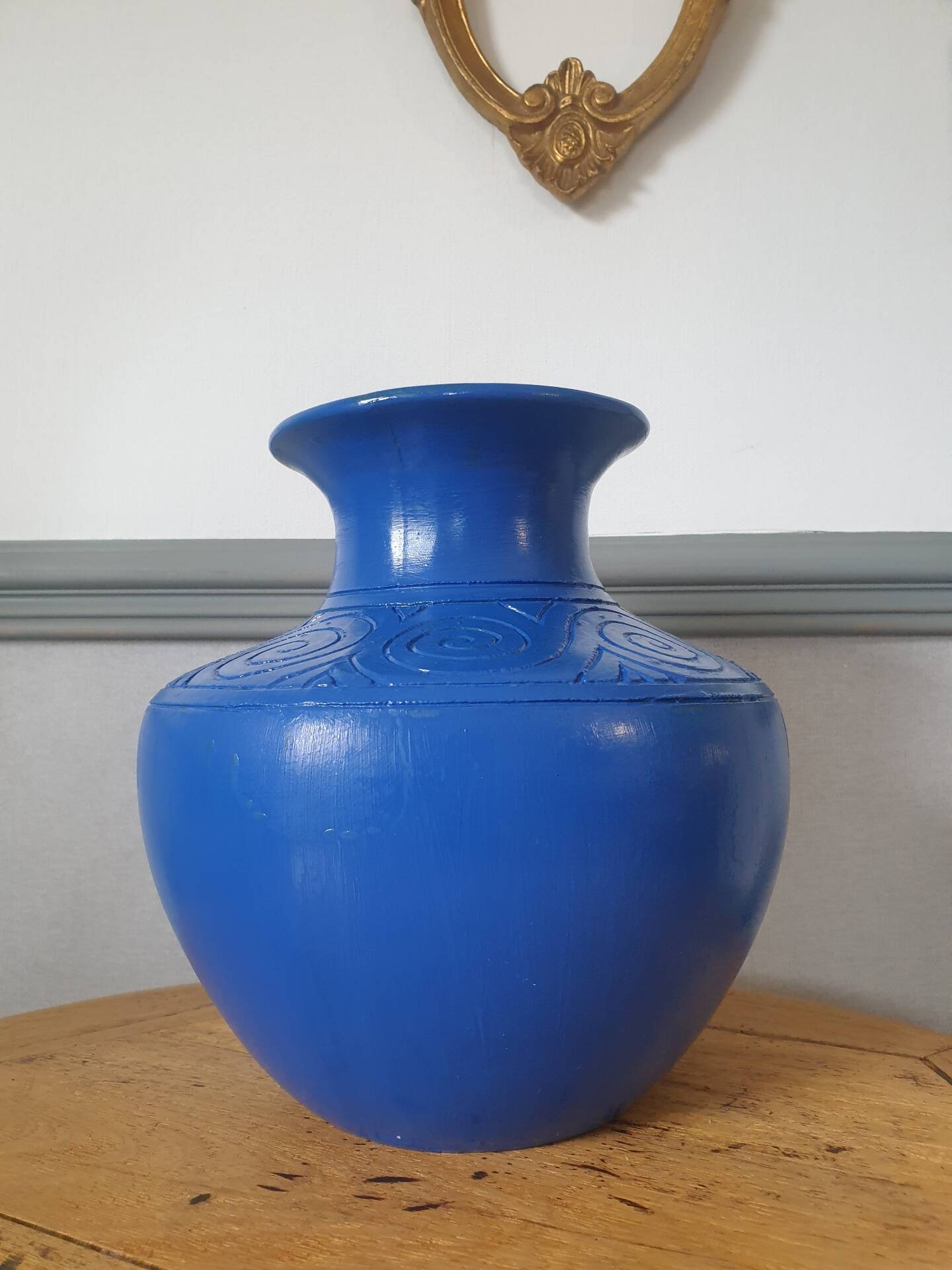 Majorelle blue Medicis-type vase