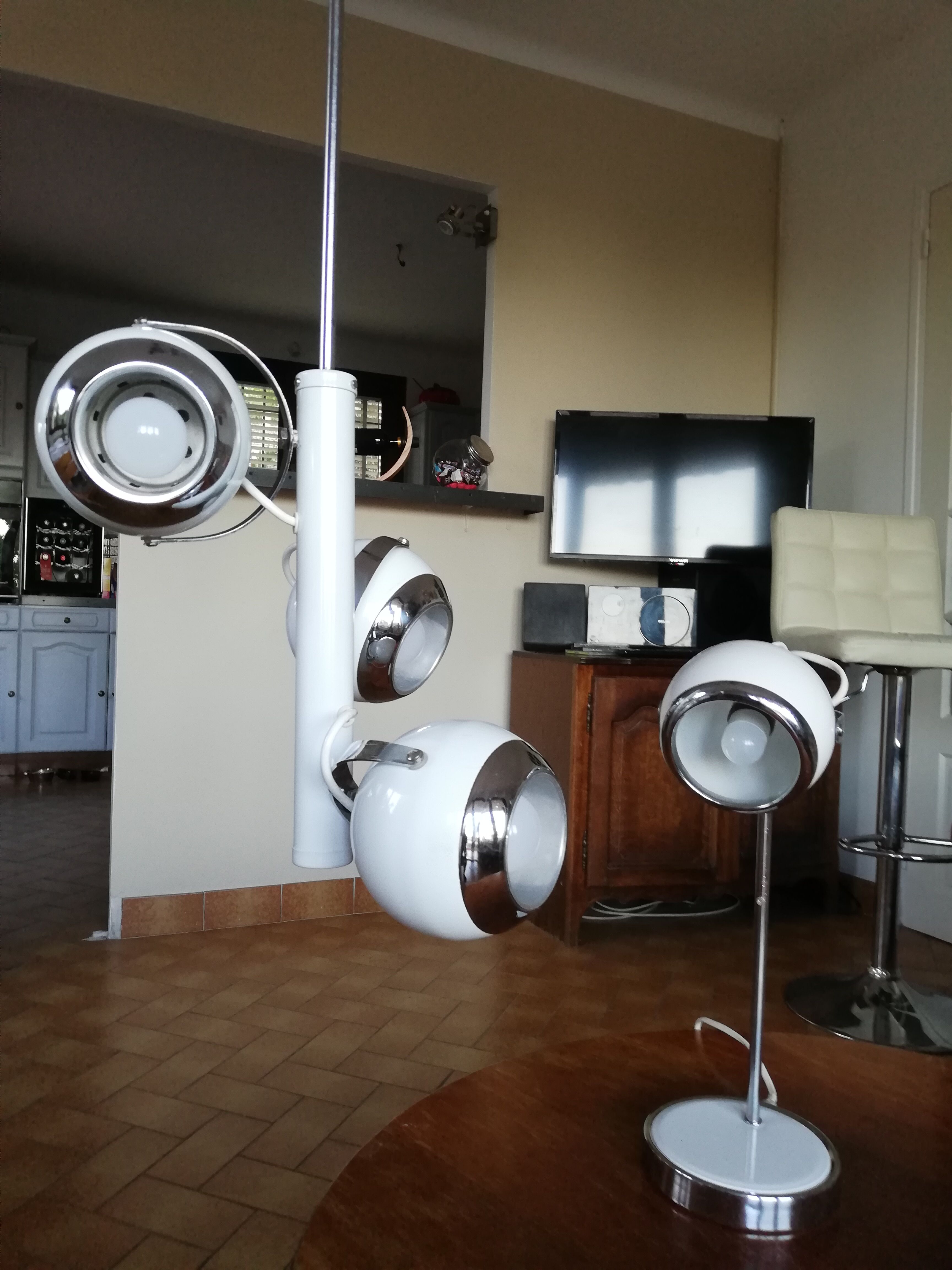 Eyeball chandelier 60