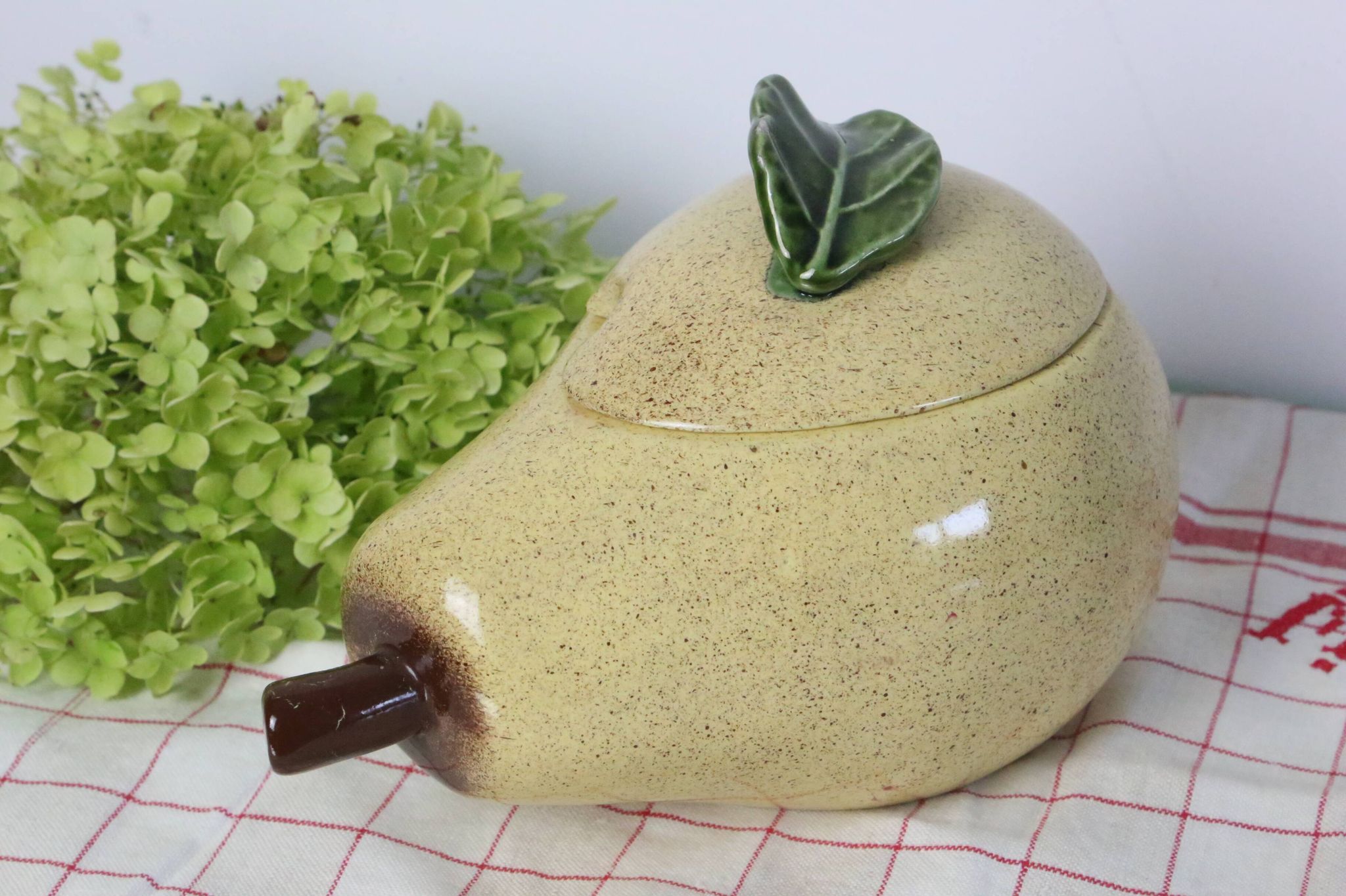 Soupière Poire en barbotine, vintage