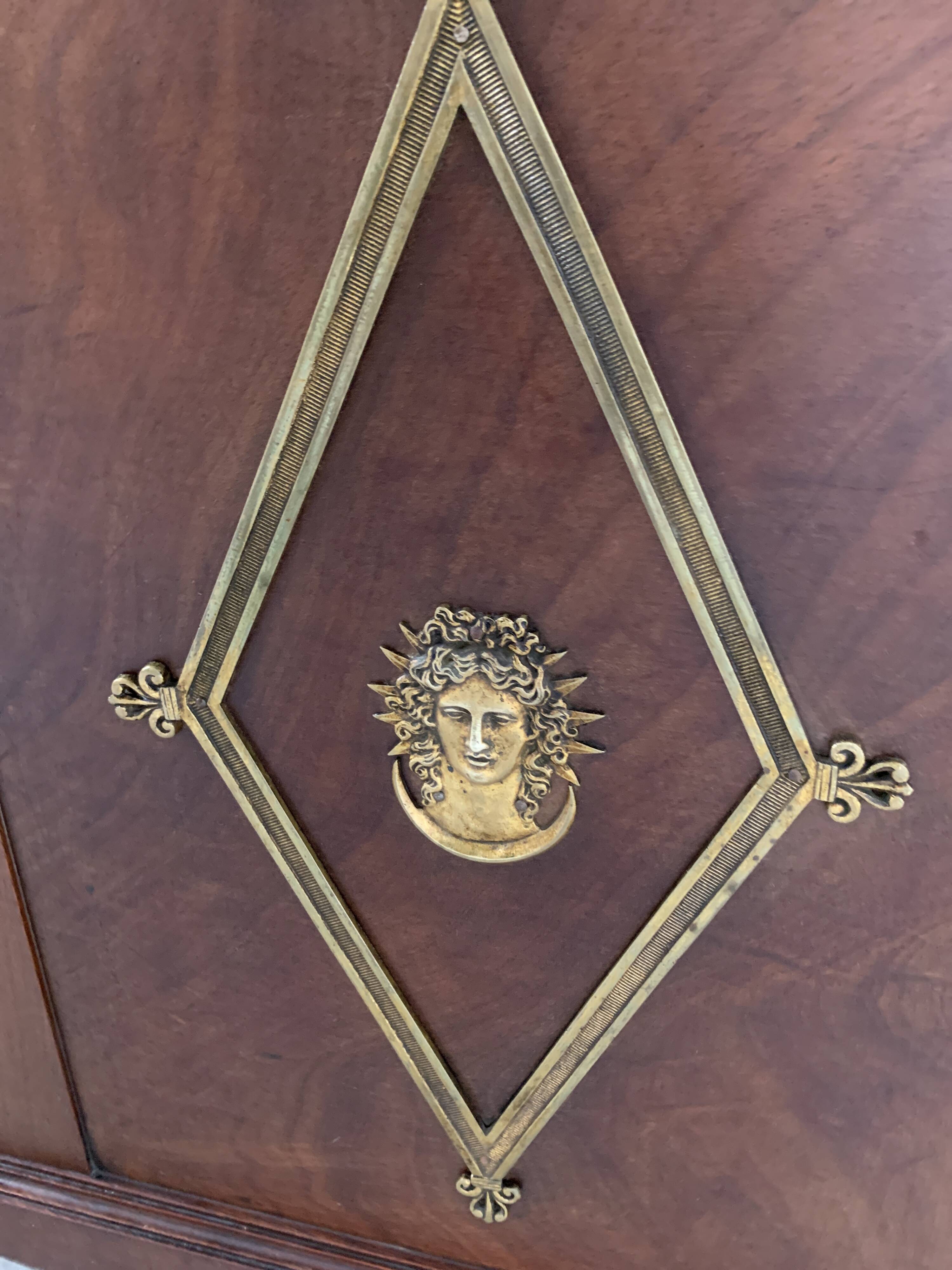 Bureau a caissons de style Empire en acajou et placage XX siècle