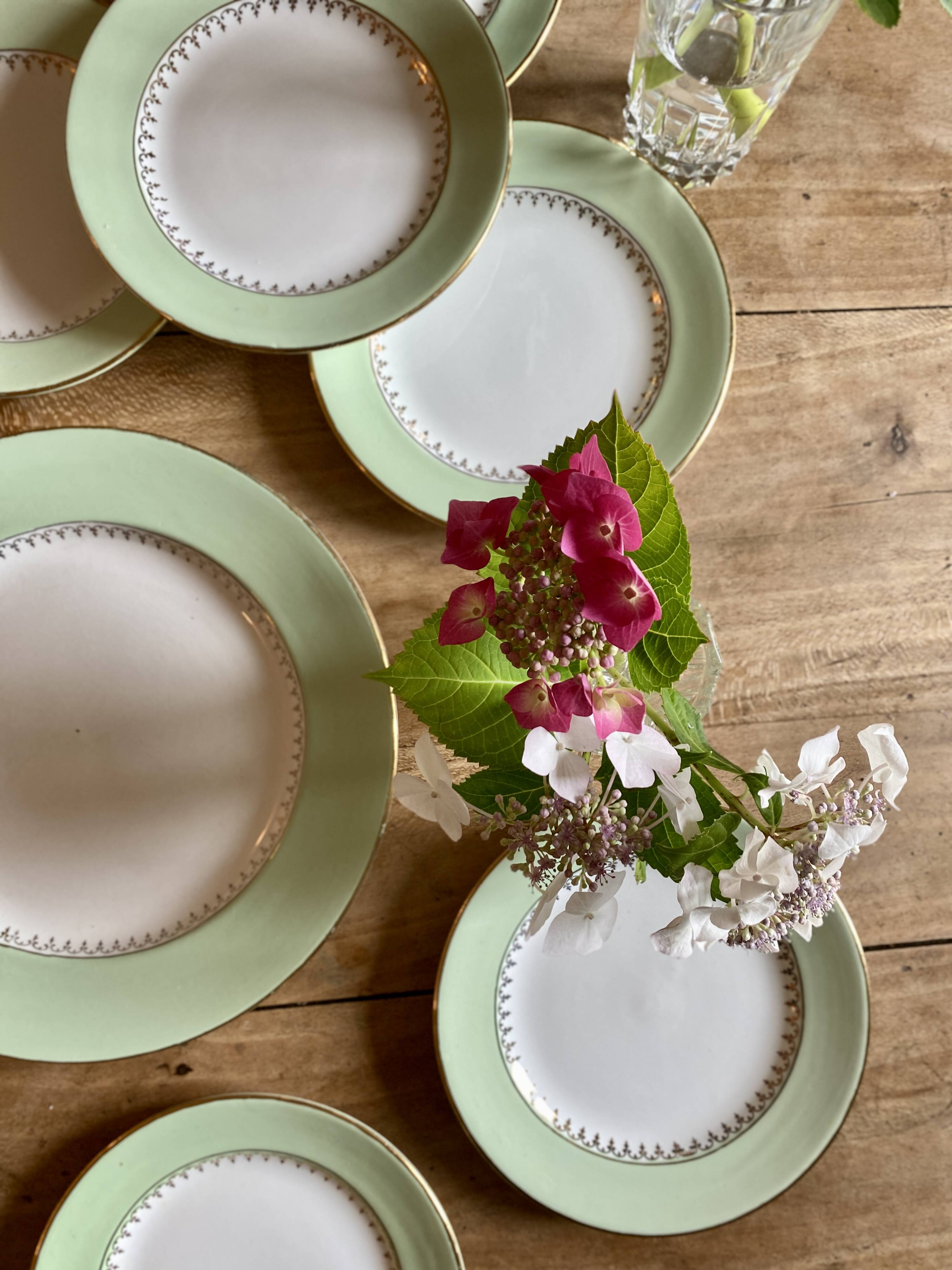 Vintage dessert service, one main course and 6 plates L'AMandinoise