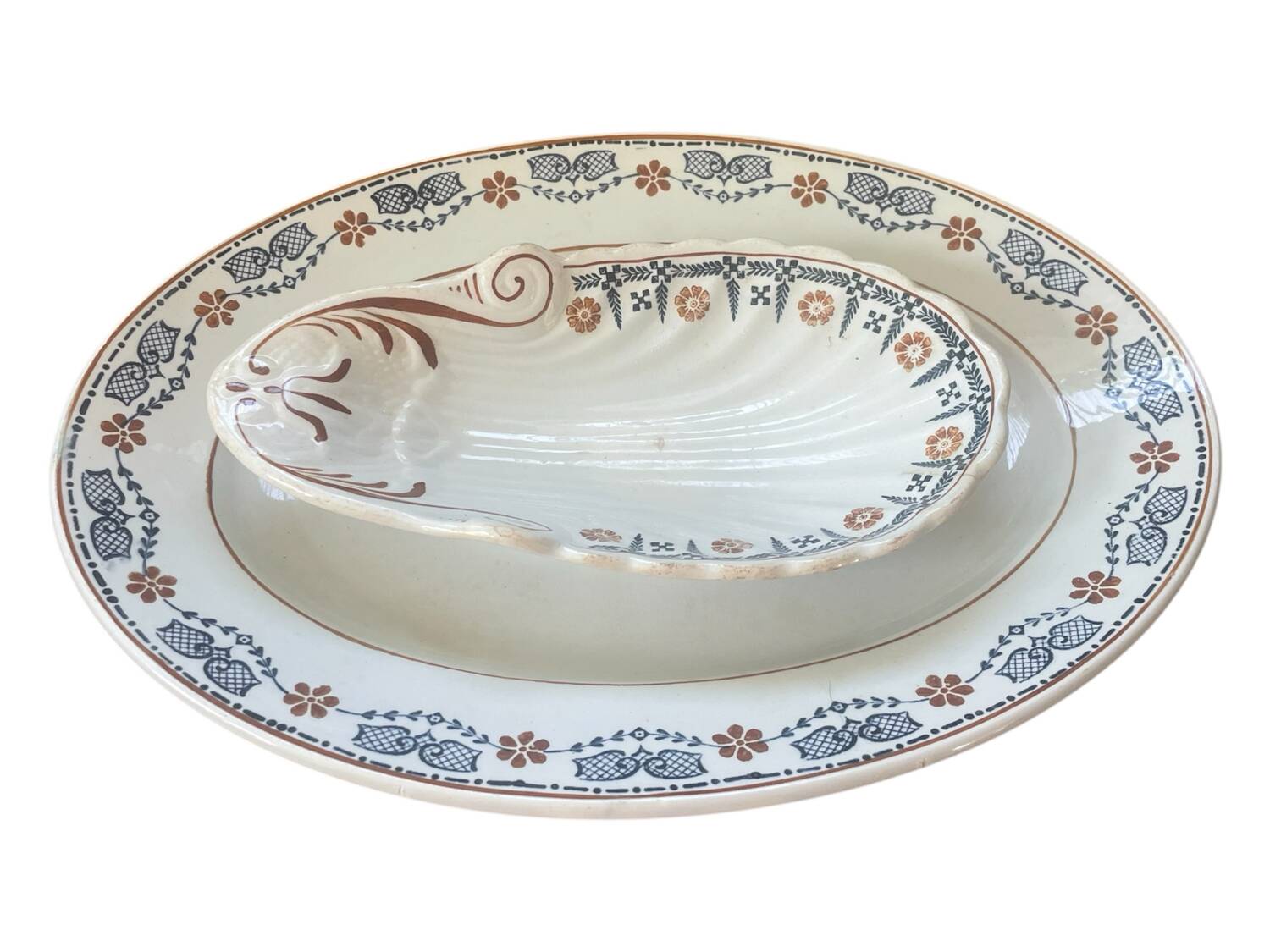 St Amand iron earth dishes