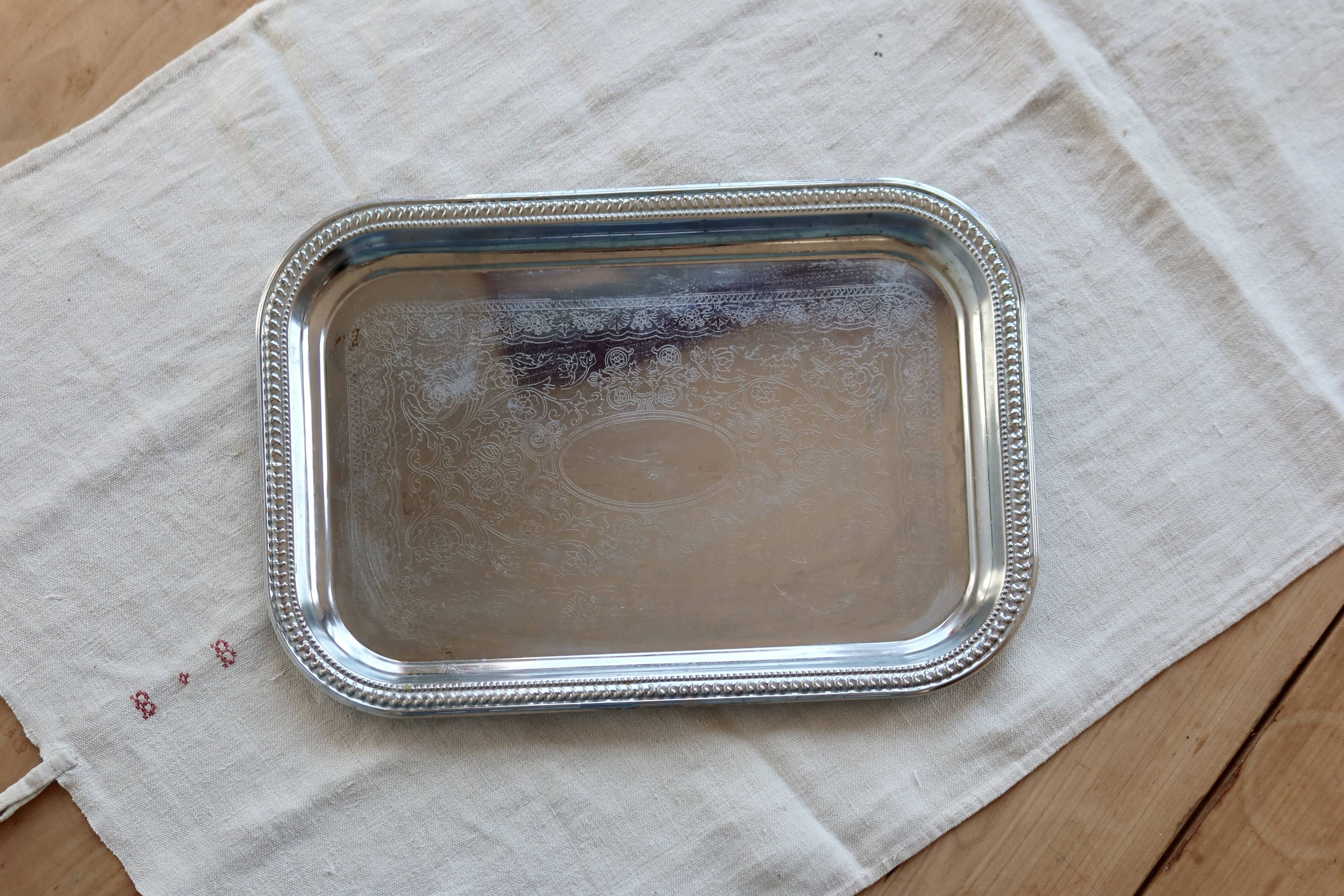 Vintage silver-plated serving tray – Engraved decoration
