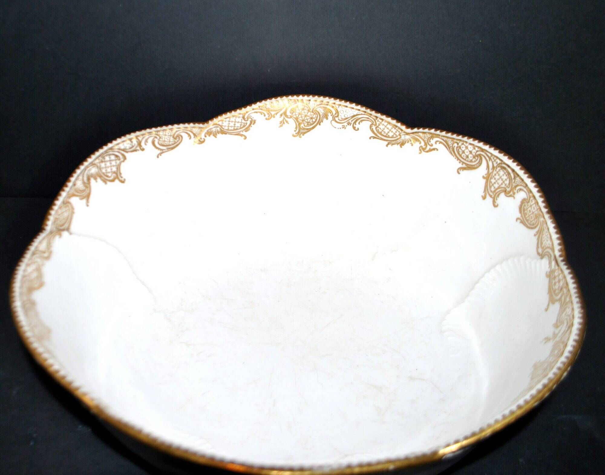 Antique Sèvres porcelain salad bowl with hand-painted gold arabesque decoration