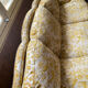 2 fauteuils et un canapé vintage velours jaune et or.