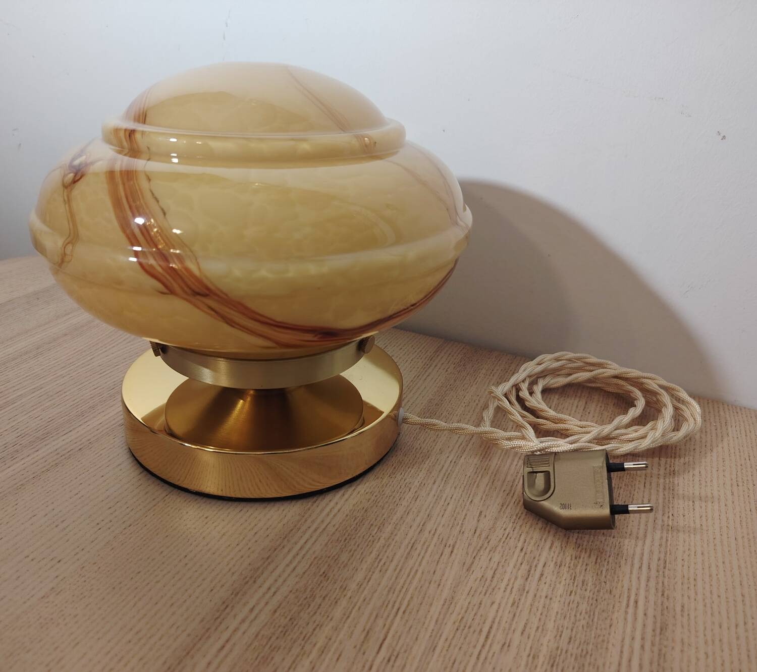 Yellow and brown marbled opaline lamp