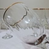 6 15cl stemmed glasses with gilding around the perimeter