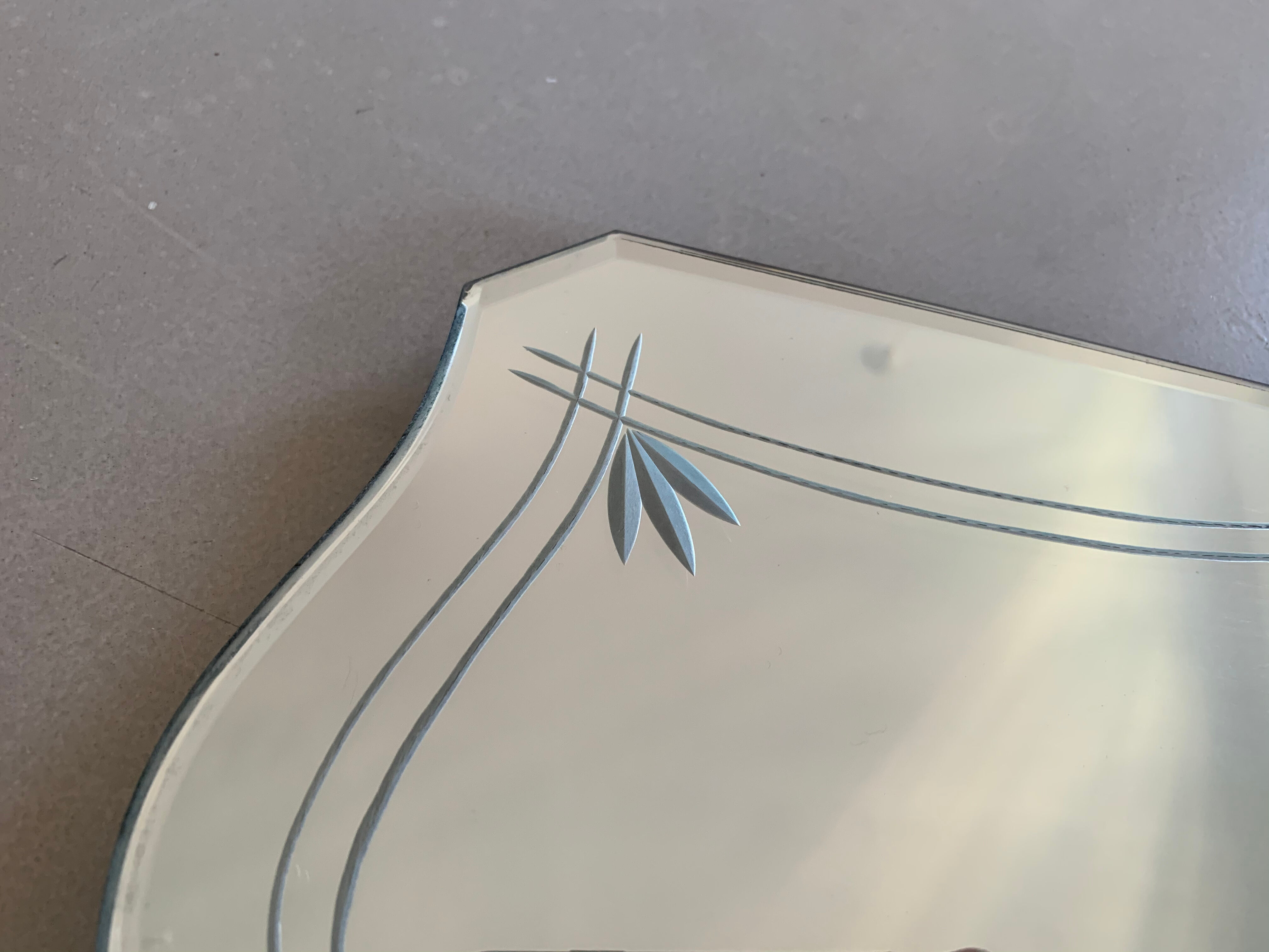 Bevelled and chiseled Venetian mirror  - 54x35cm