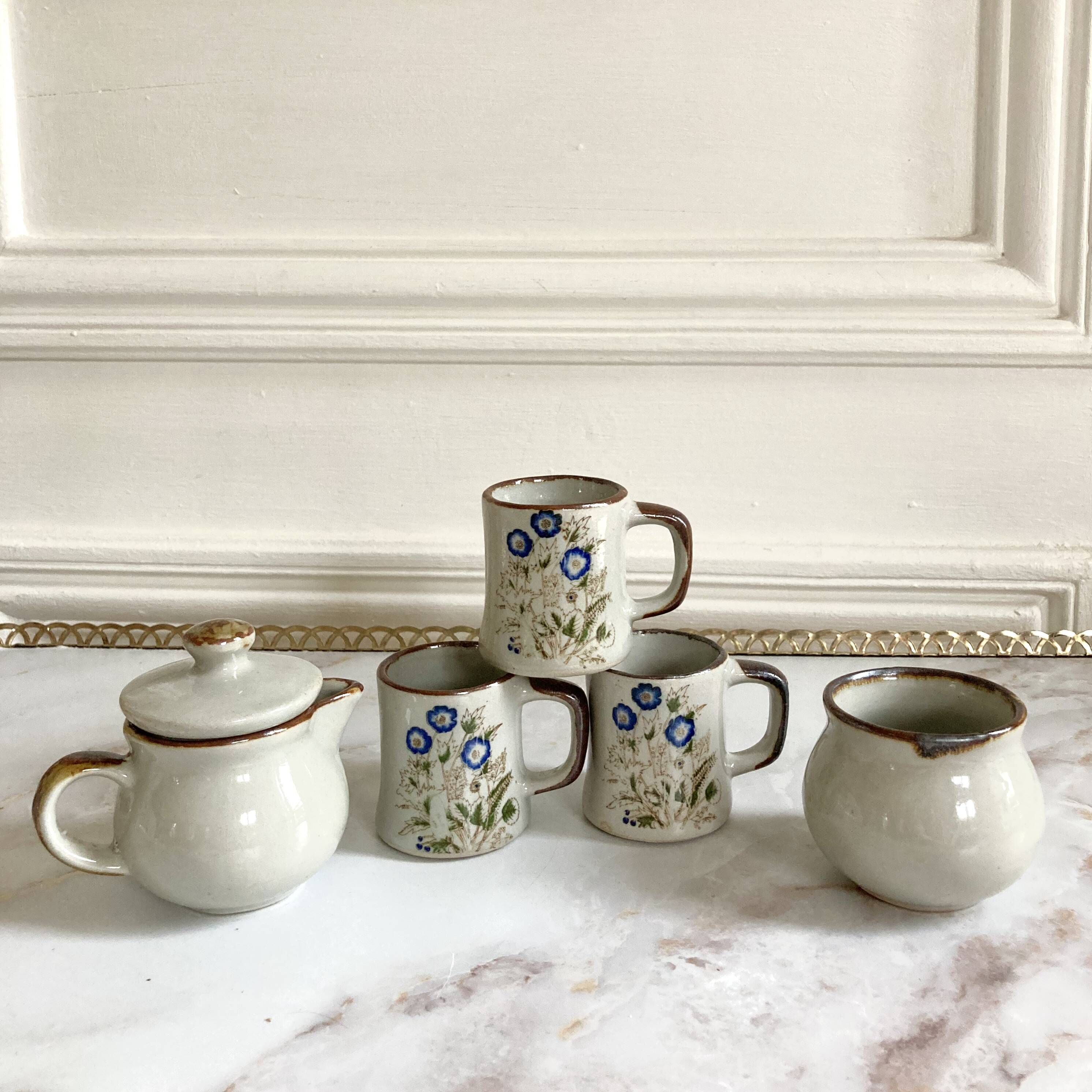 Vintage stoneware dinette with flower decor