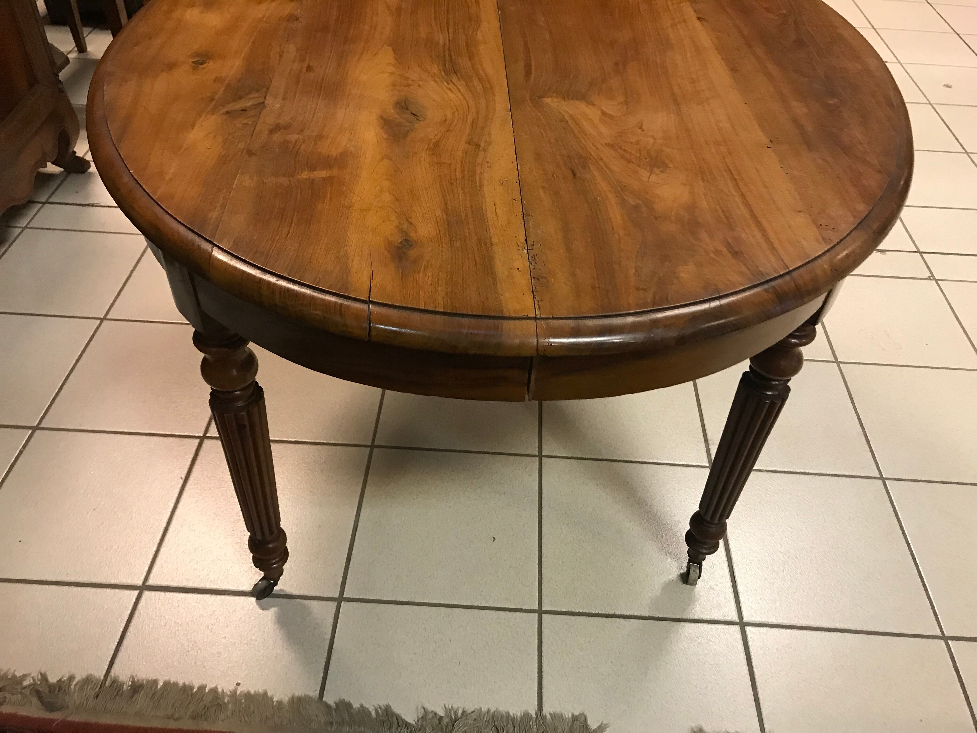 Table Louis Philippe old walnut oval