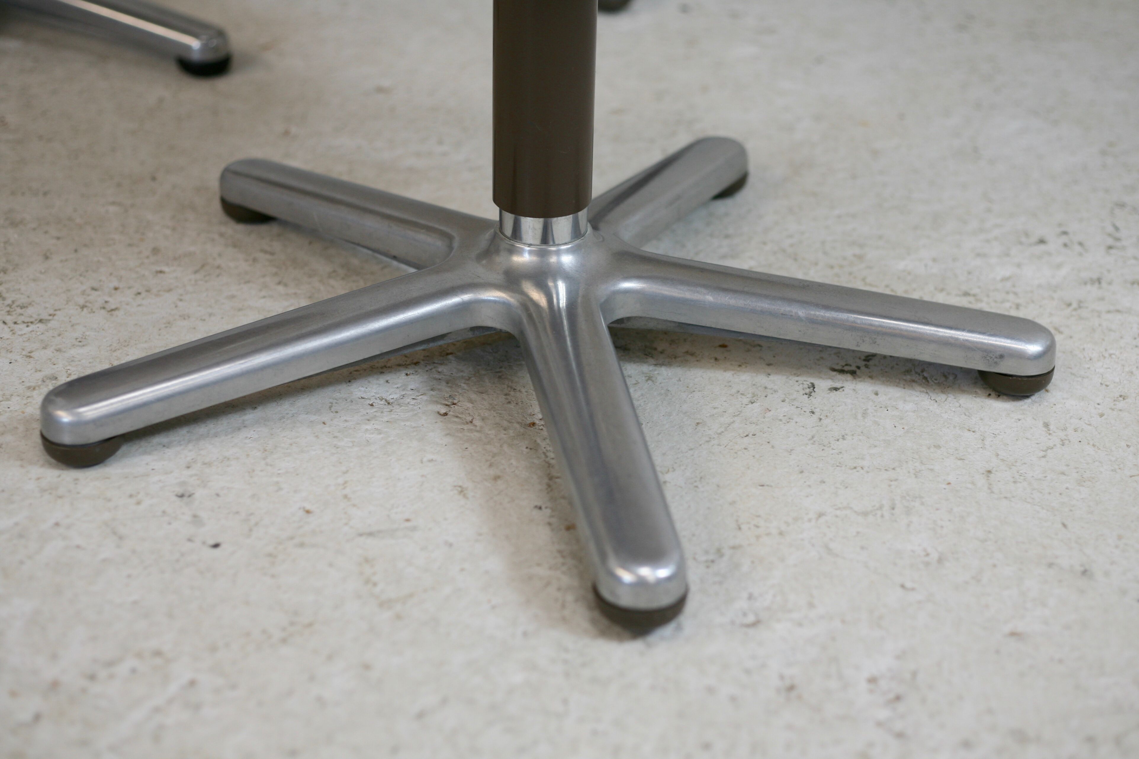 5 chairs "space age", Wilkhahn edition, plastic shells, star steel base. Circa 1970