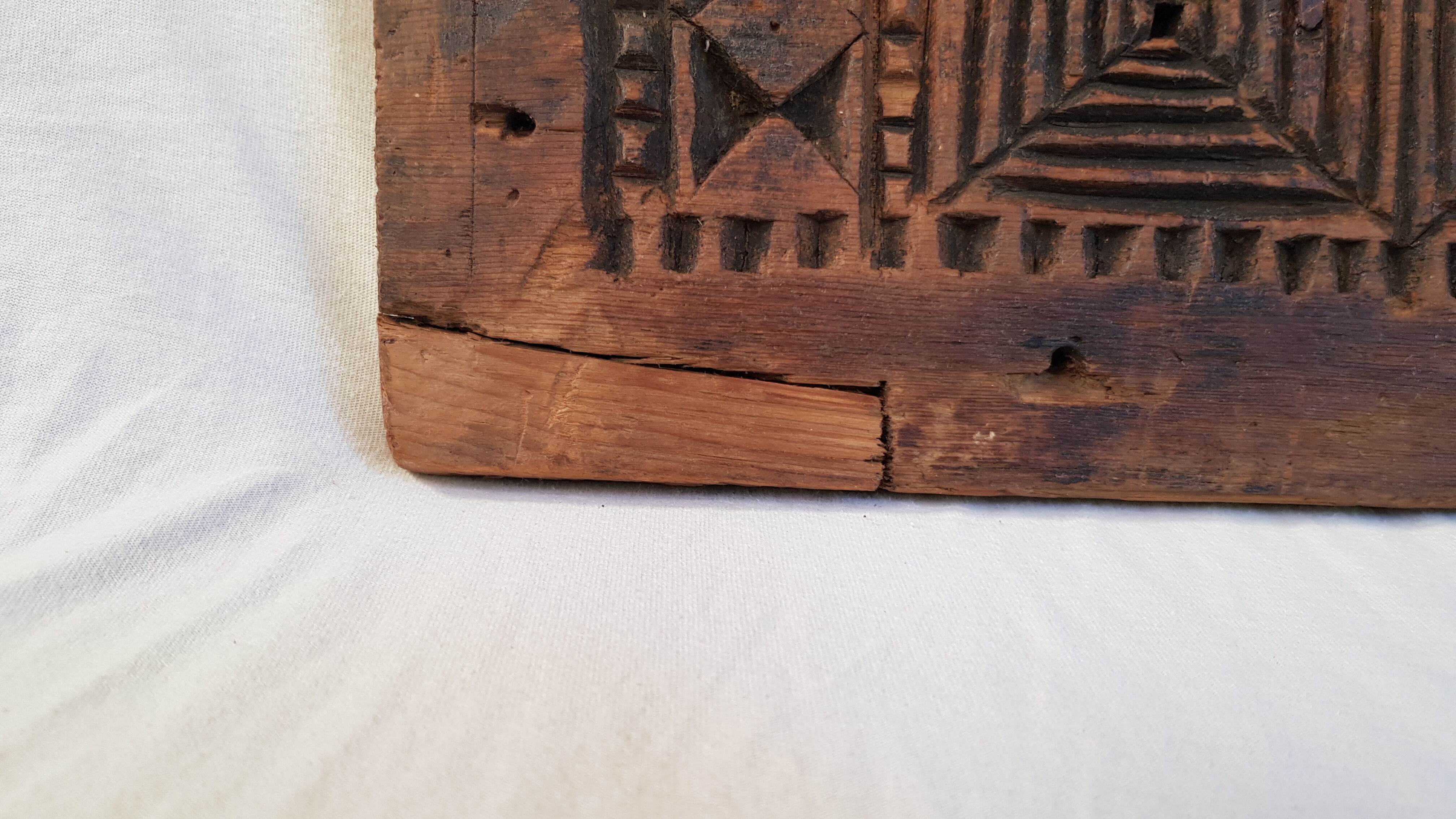 Frieze - carved wooden pediment - Islamic art