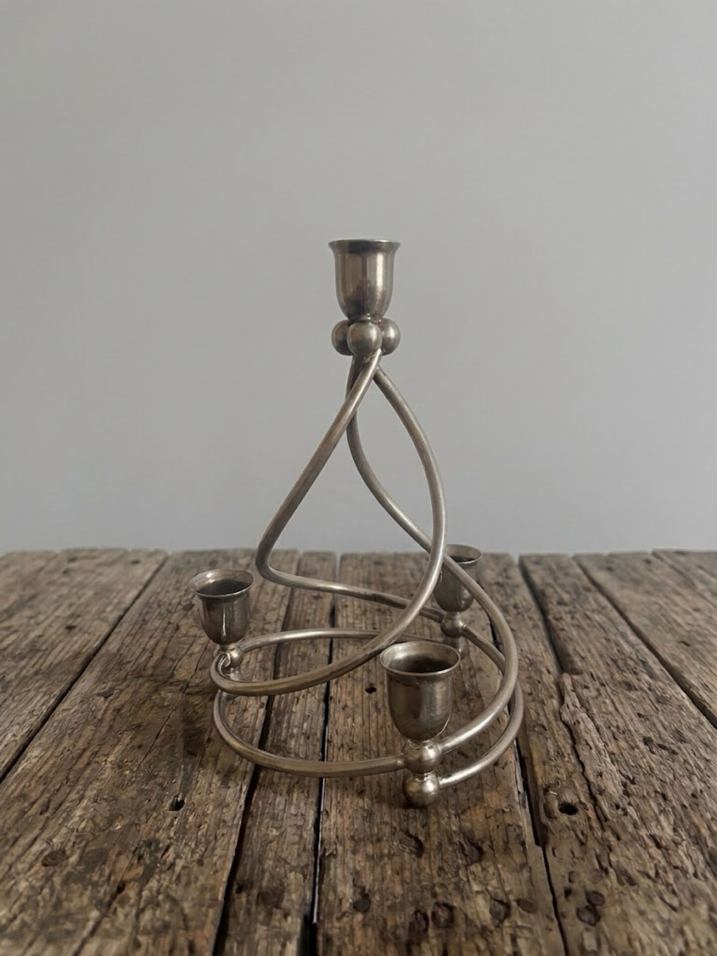 Vintage 4-light candlestick in silver-plated metal, Space Age design from the 60s.