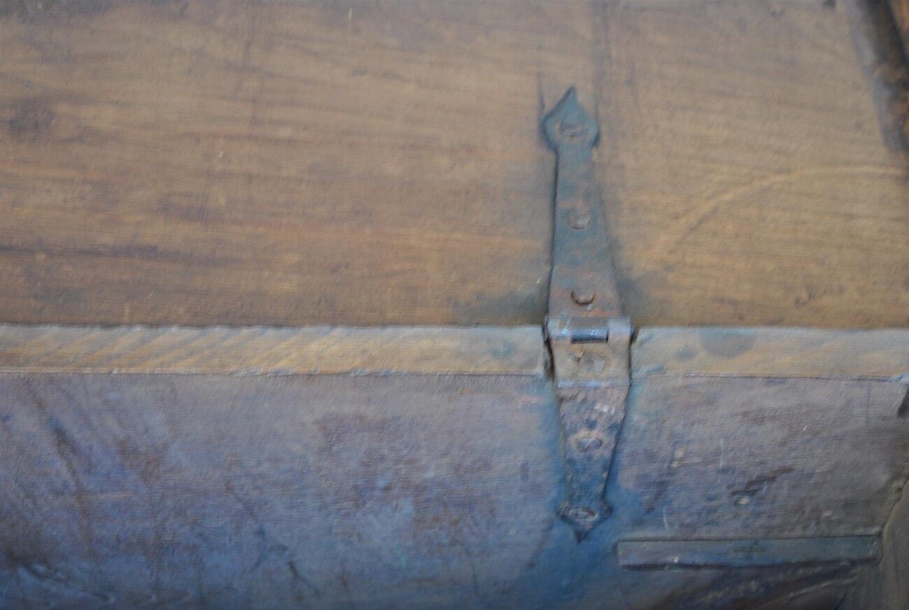 Bench chest oak end XIX