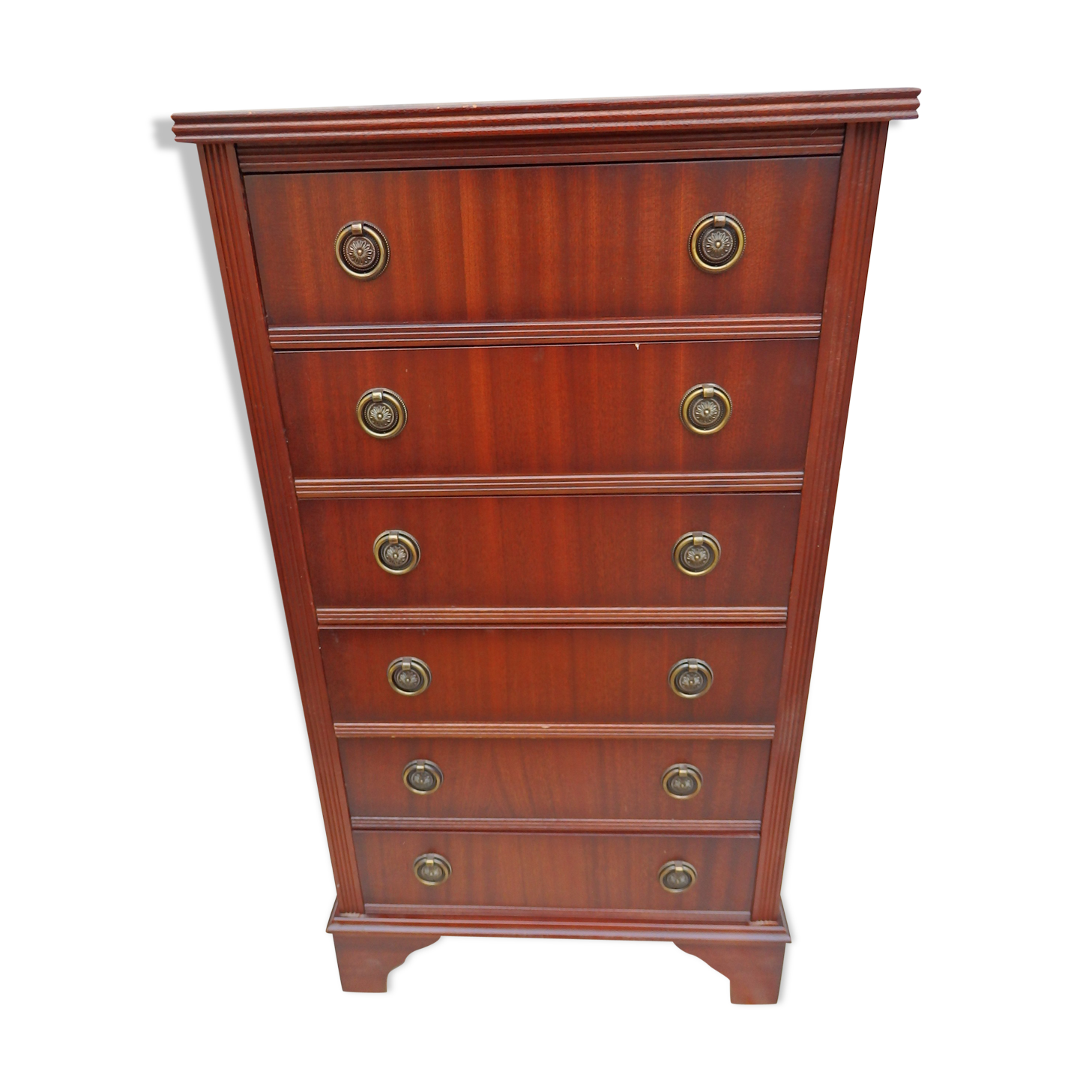 English-style dresser