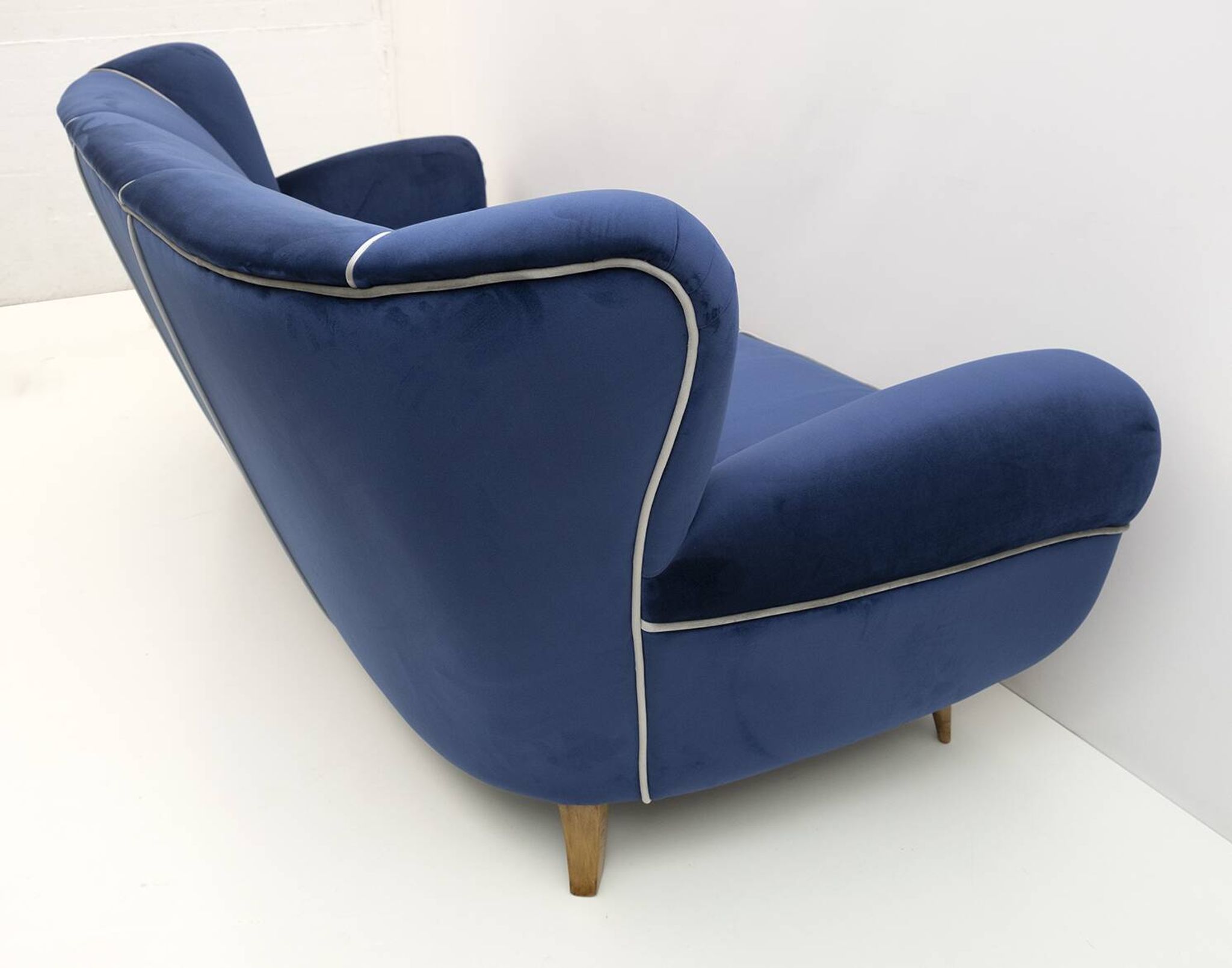 Guglielmo Ulrich Art Deco Italian Velvet Sofa, 1940s