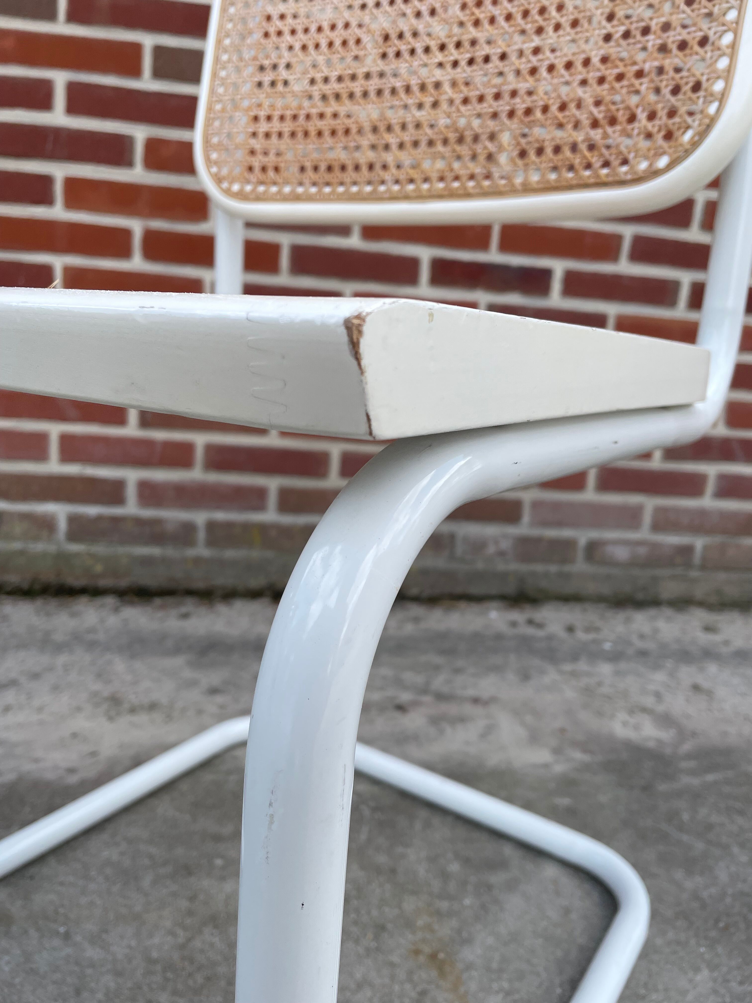 Cesca design chair b32 model in white design