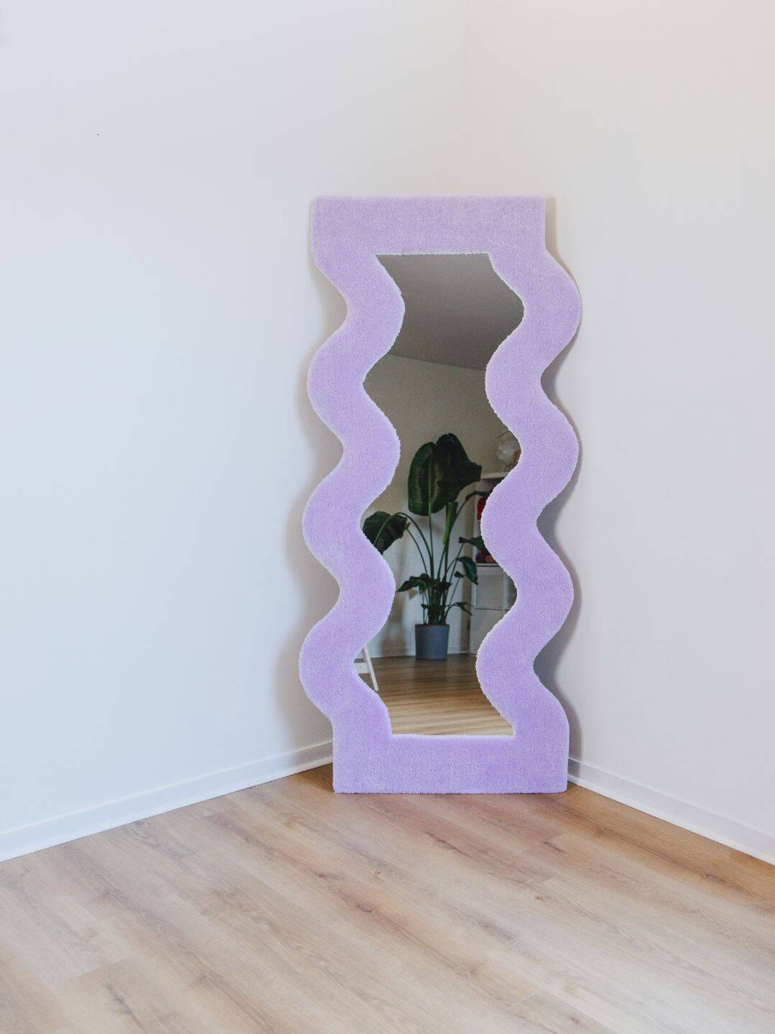 Grand miroir ondulé parme