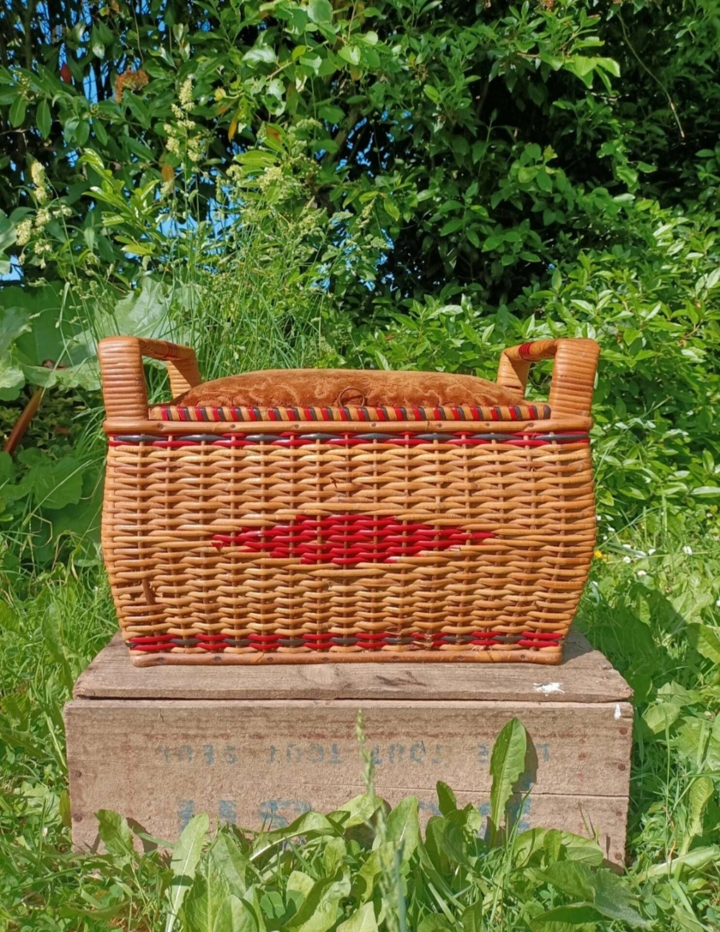 Retro stool chest