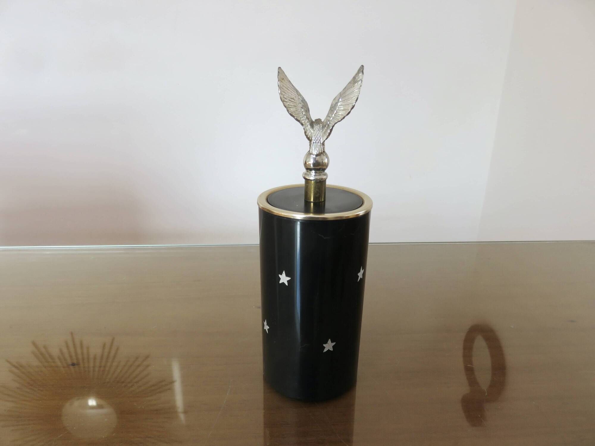 Cigarette dispenser "eagle and stars" from the 60s-70s, vintage.