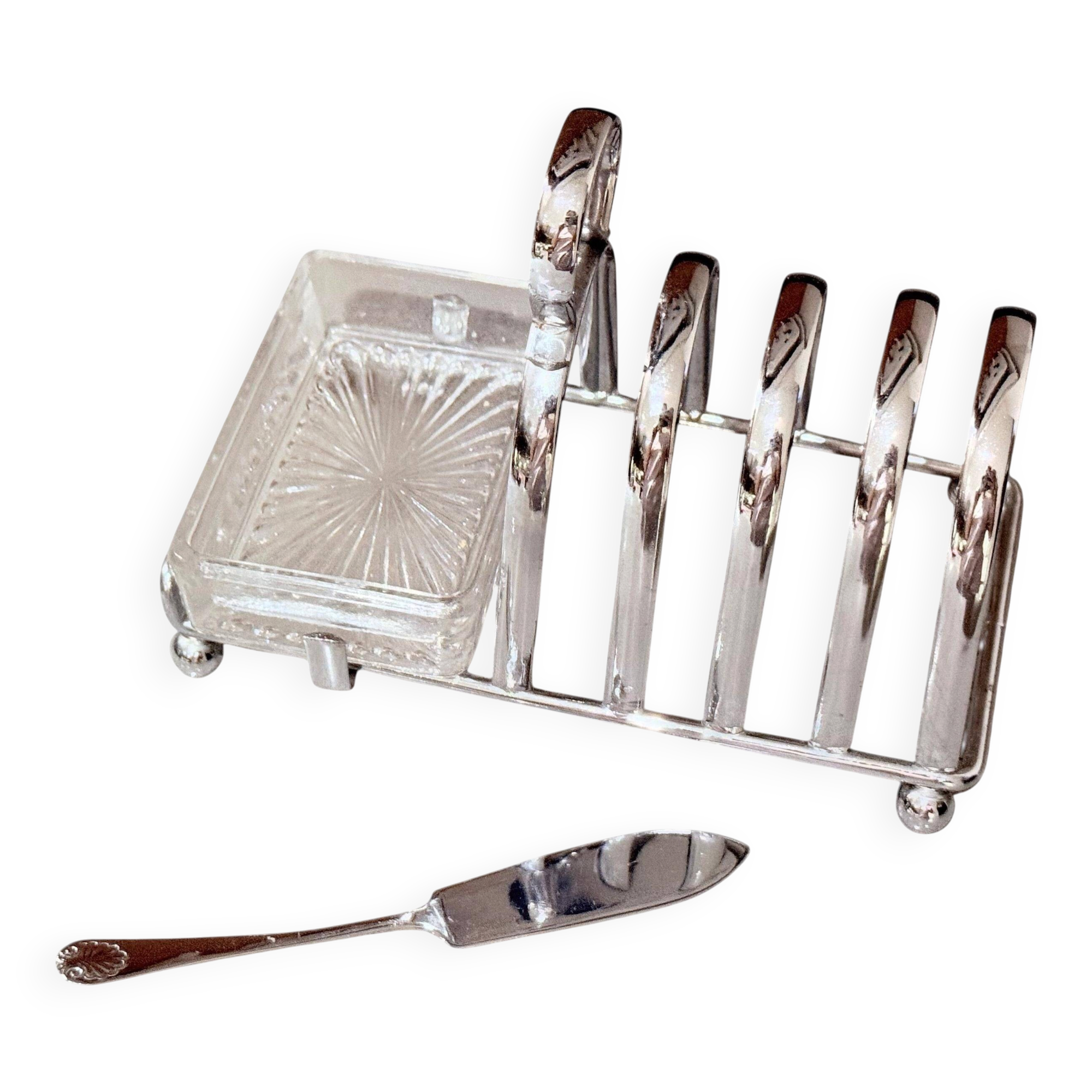 Porte-toast en argent massif Art Déco avec plateau assorti, beurrier en cristal et couteau.