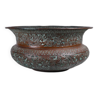 Antique Ottoman round engraved copper cache-pot, ca. 1850