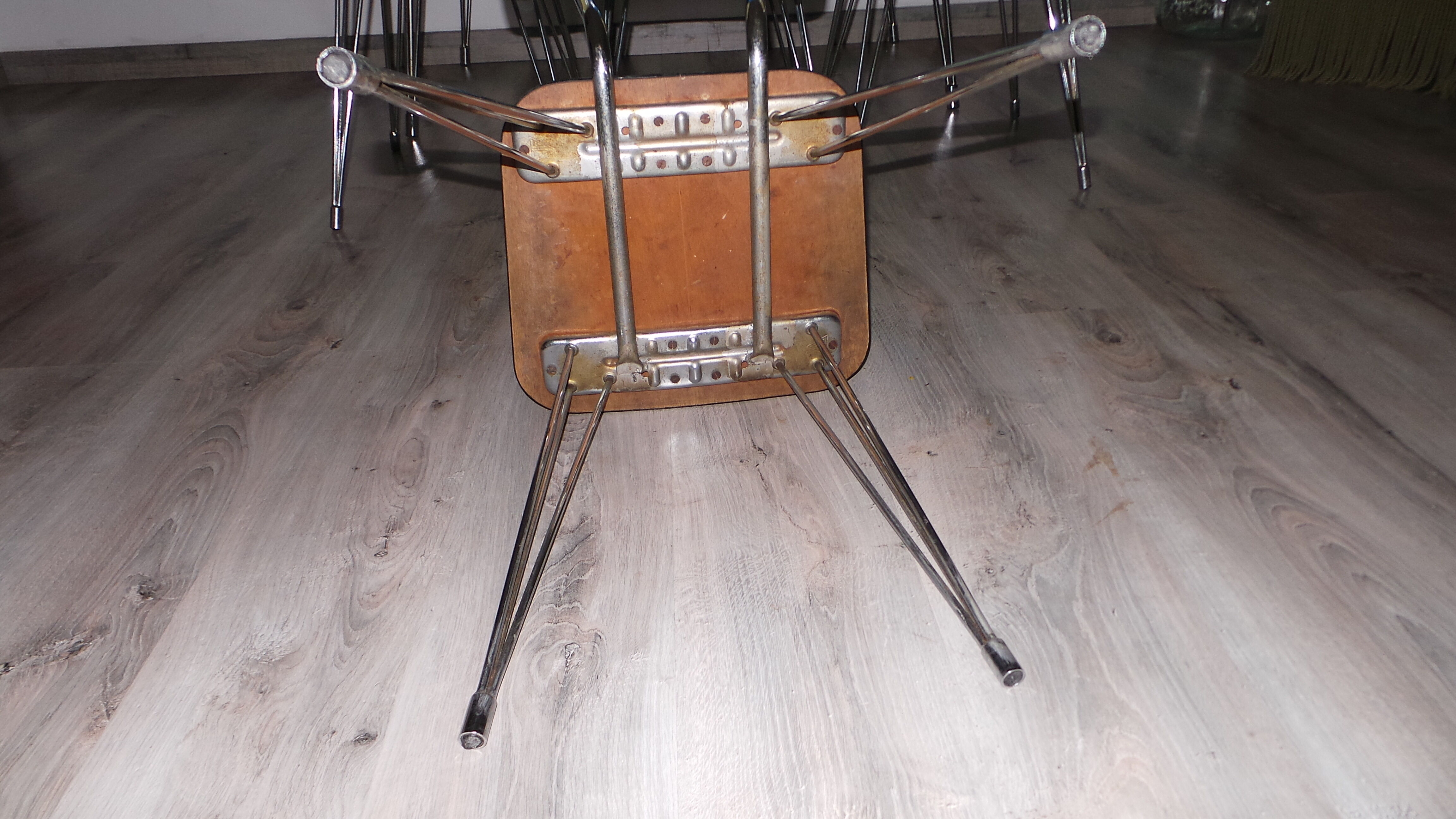Table et 4 chaises en formica avec pieds eiffels vintage Sif