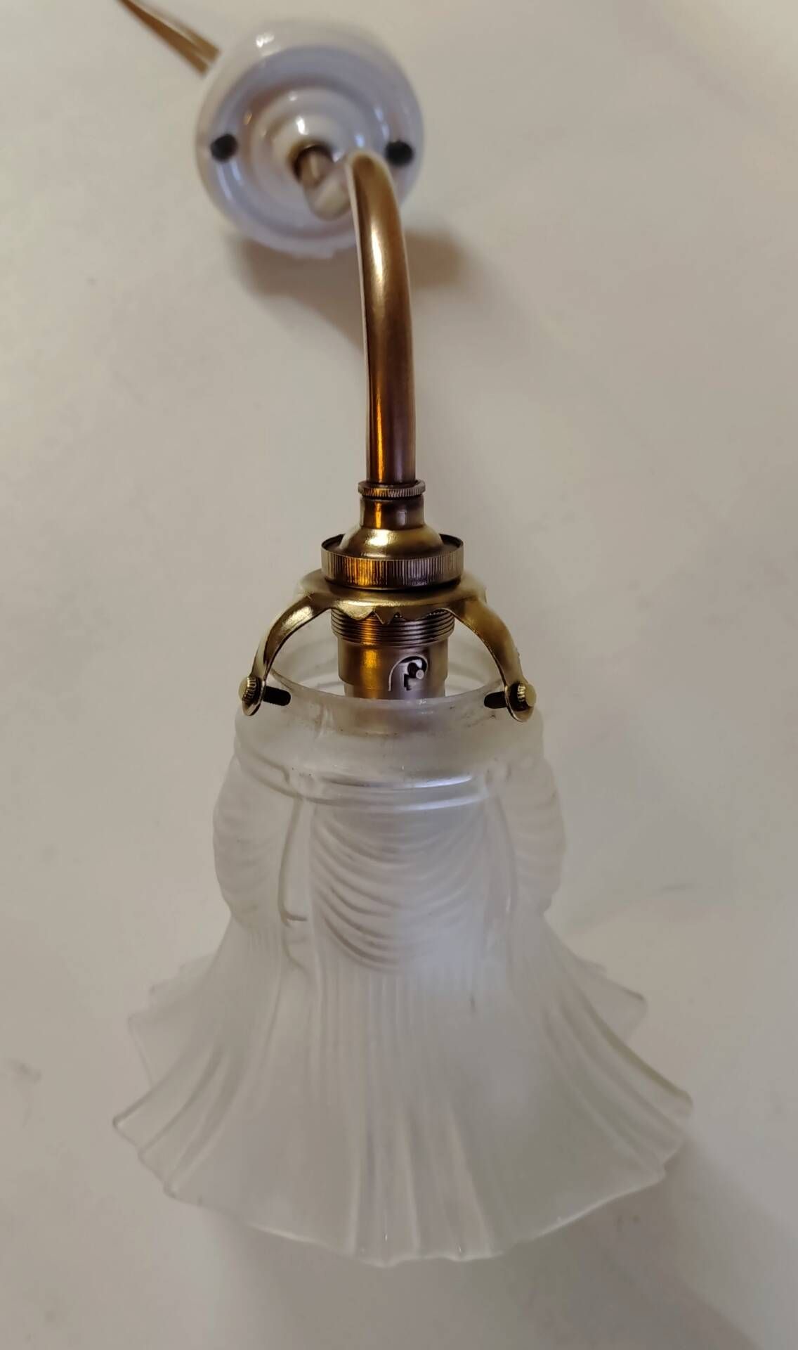 Swan neck wall lights in porcelain, brass and glass - mid 20th century.