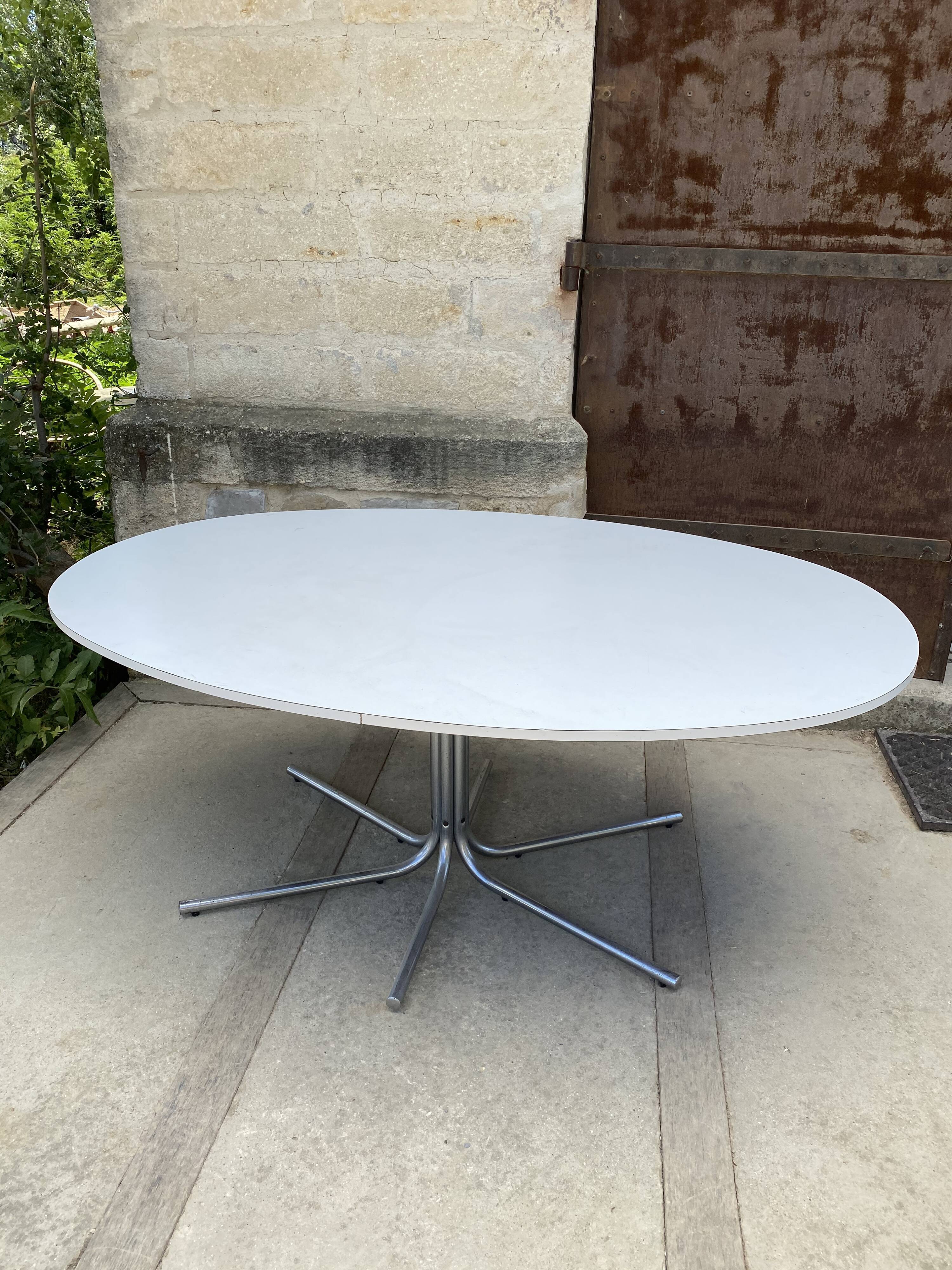 1970s oval design table